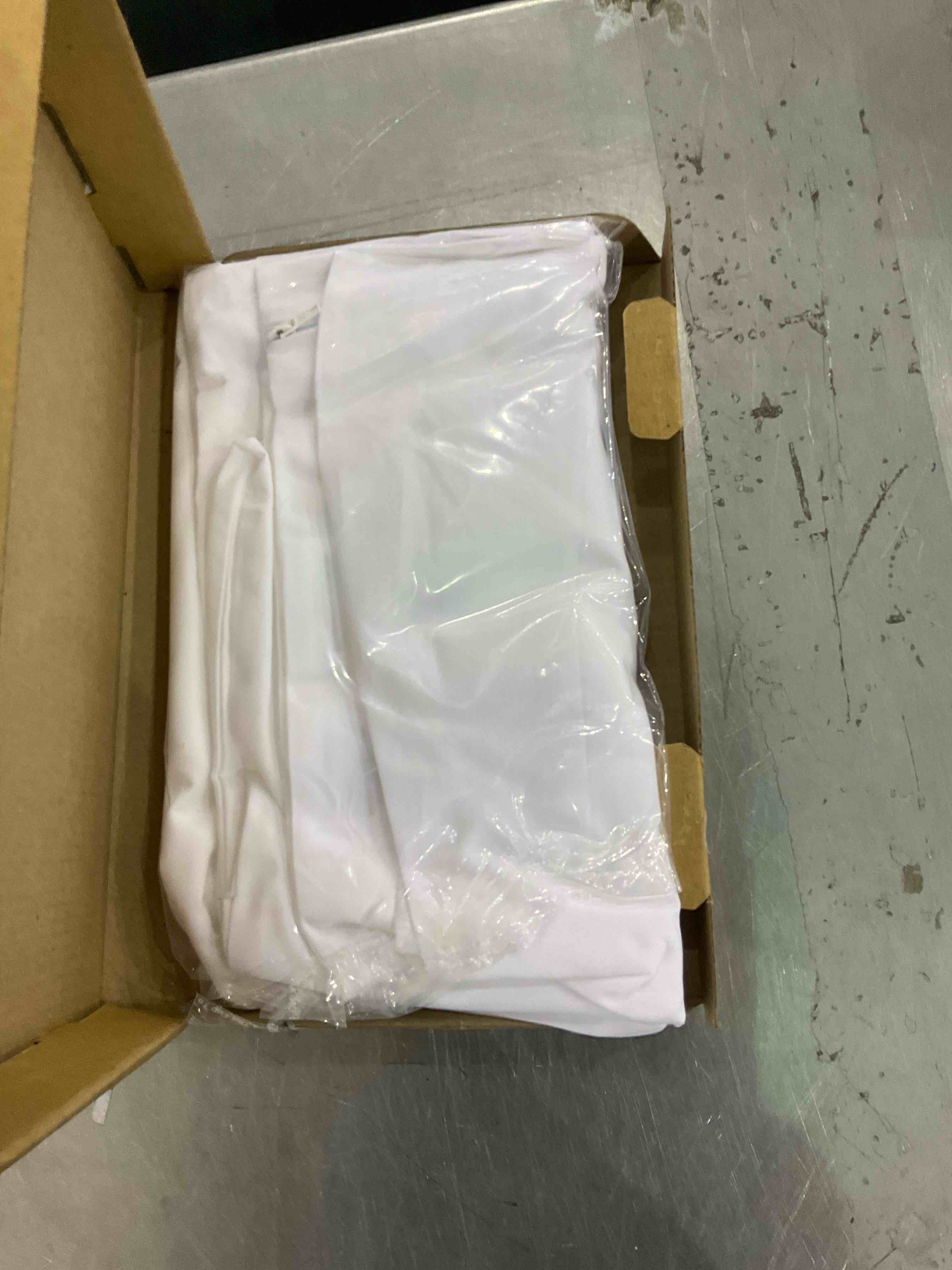 https://s3.amazonaws.com/lotting-images-prod/bidfta/EXS00602928_1698685081836.jpeg