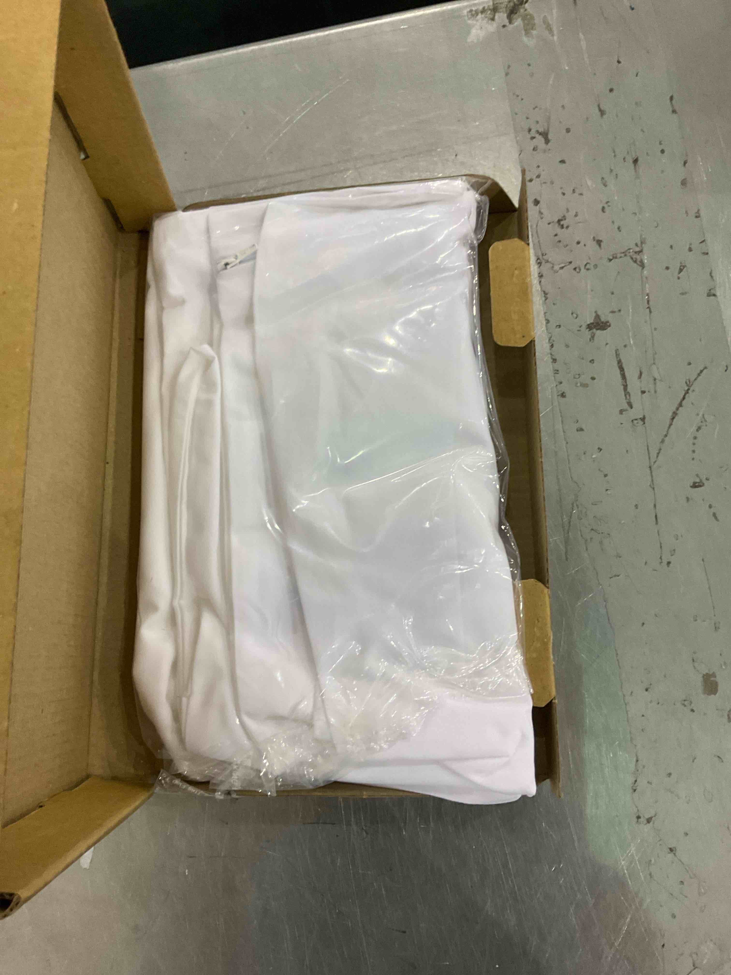 https://s3.amazonaws.com/lotting-images-prod/bidfta/EXS00602928_1698685082989.jpeg