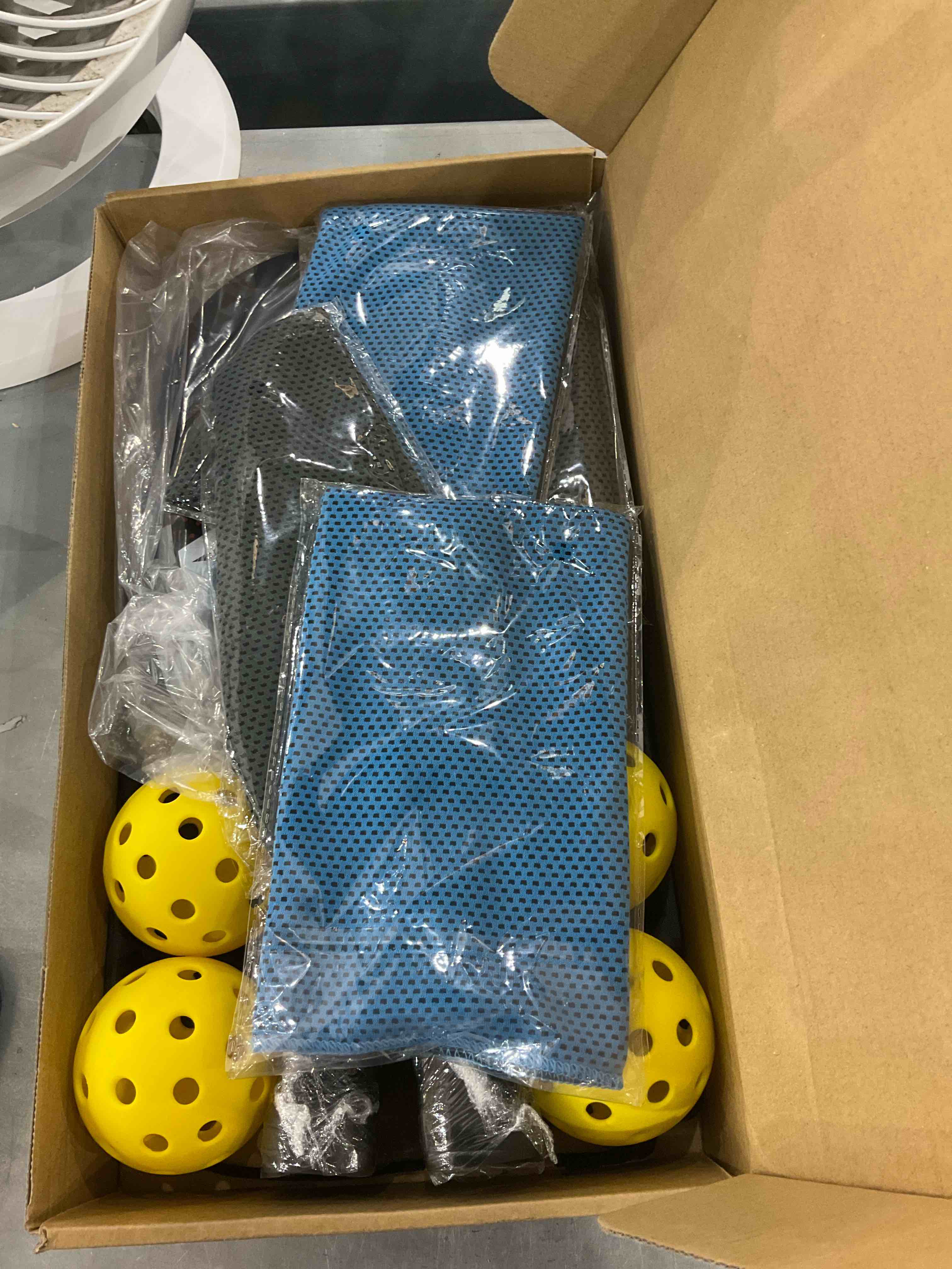 https://s3.amazonaws.com/lotting-images-prod/bidfta/EXS00602987_1698692248938.jpeg