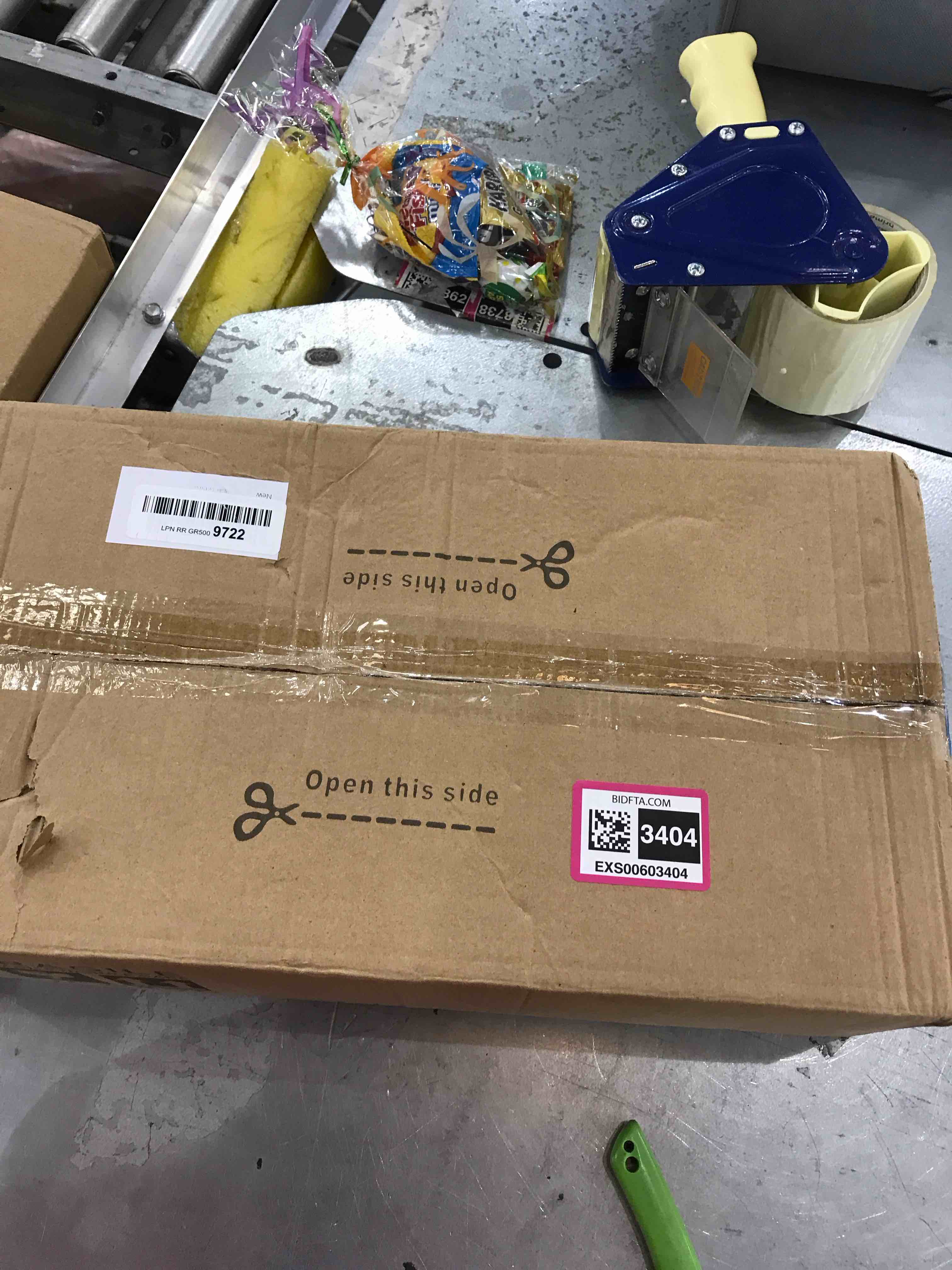 https://s3.amazonaws.com/lotting-images-prod/bidfta/EXS00603404_1698776912565.jpeg