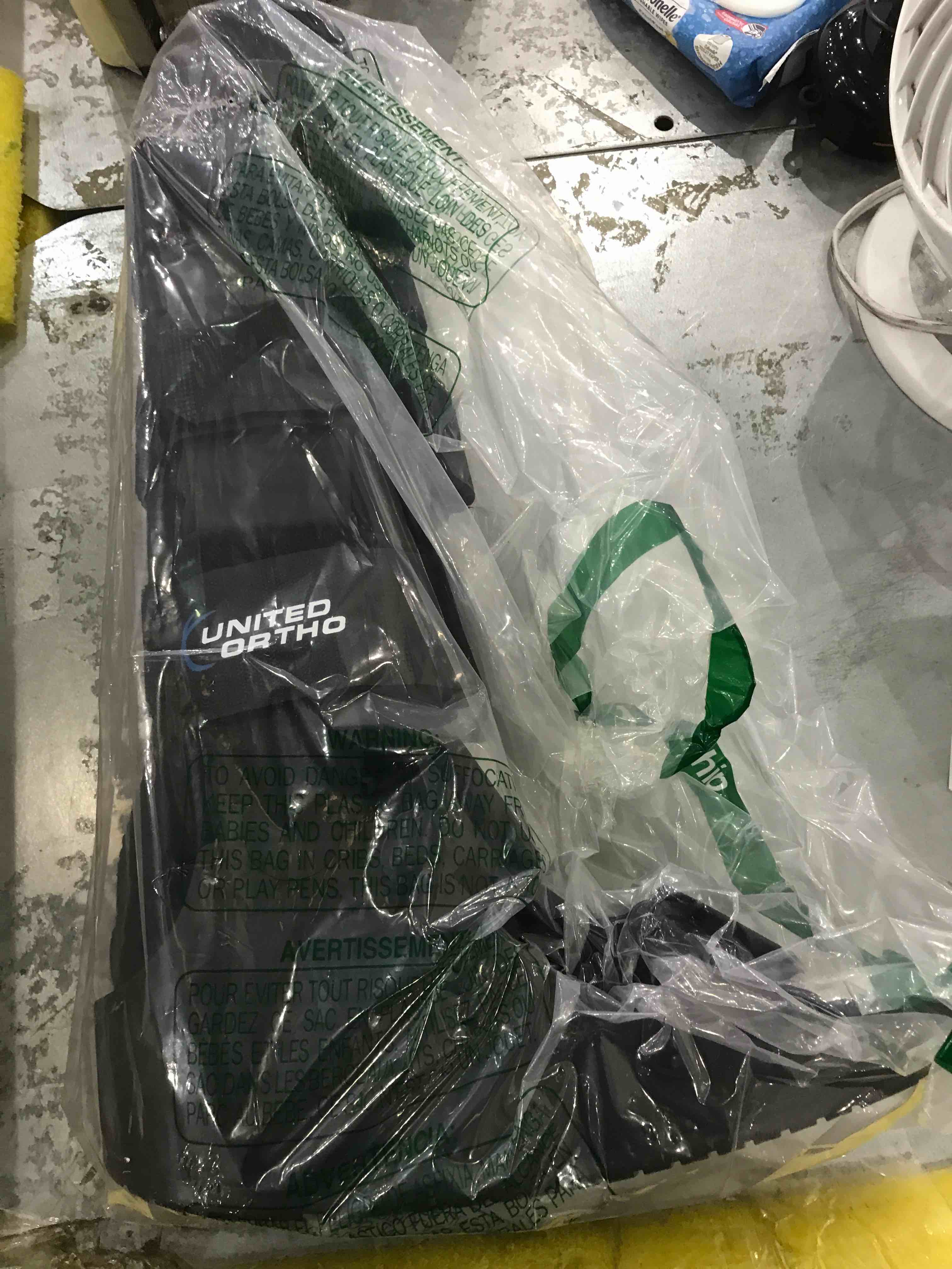 https://s3.amazonaws.com/lotting-images-prod/bidfta/EXS00604614_1698156791327.jpeg