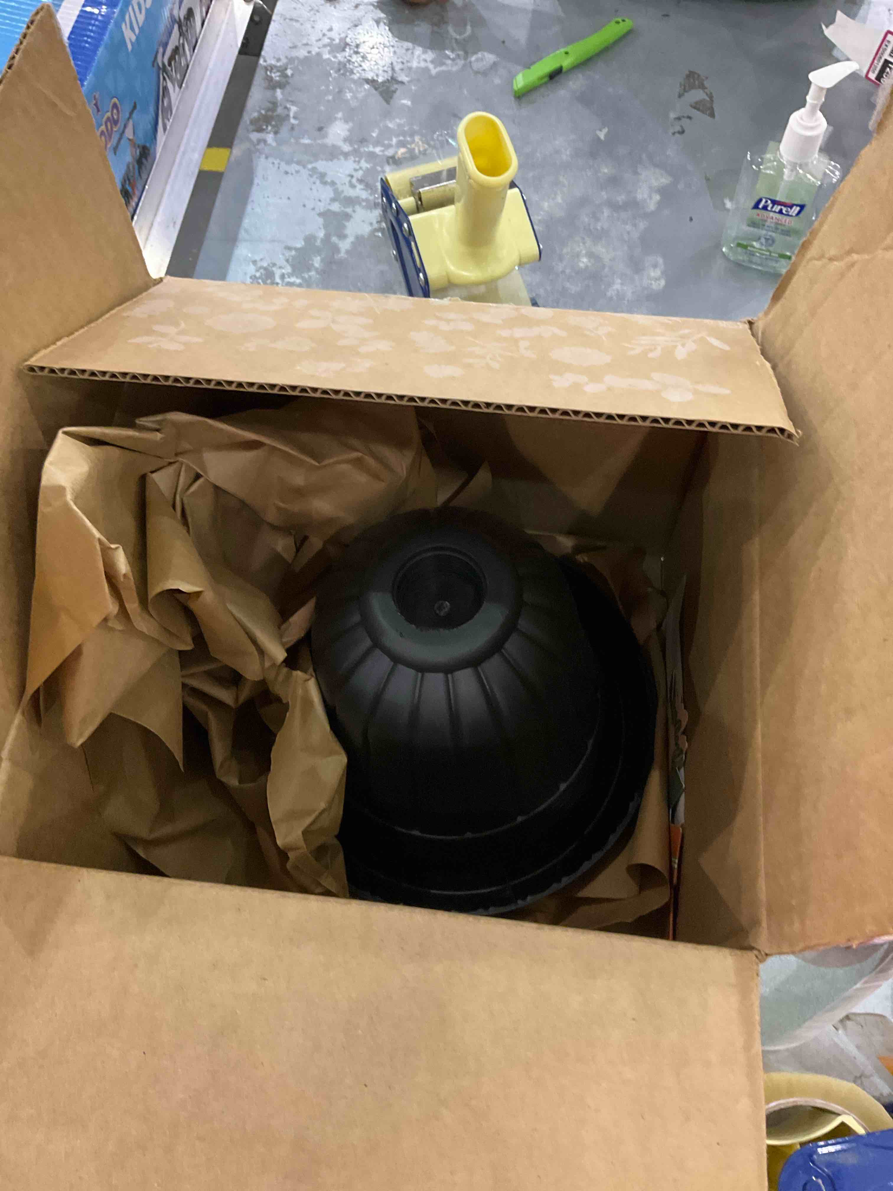 https://s3.amazonaws.com/lotting-images-prod/bidfta/EXS00604843_1698418390277.jpeg