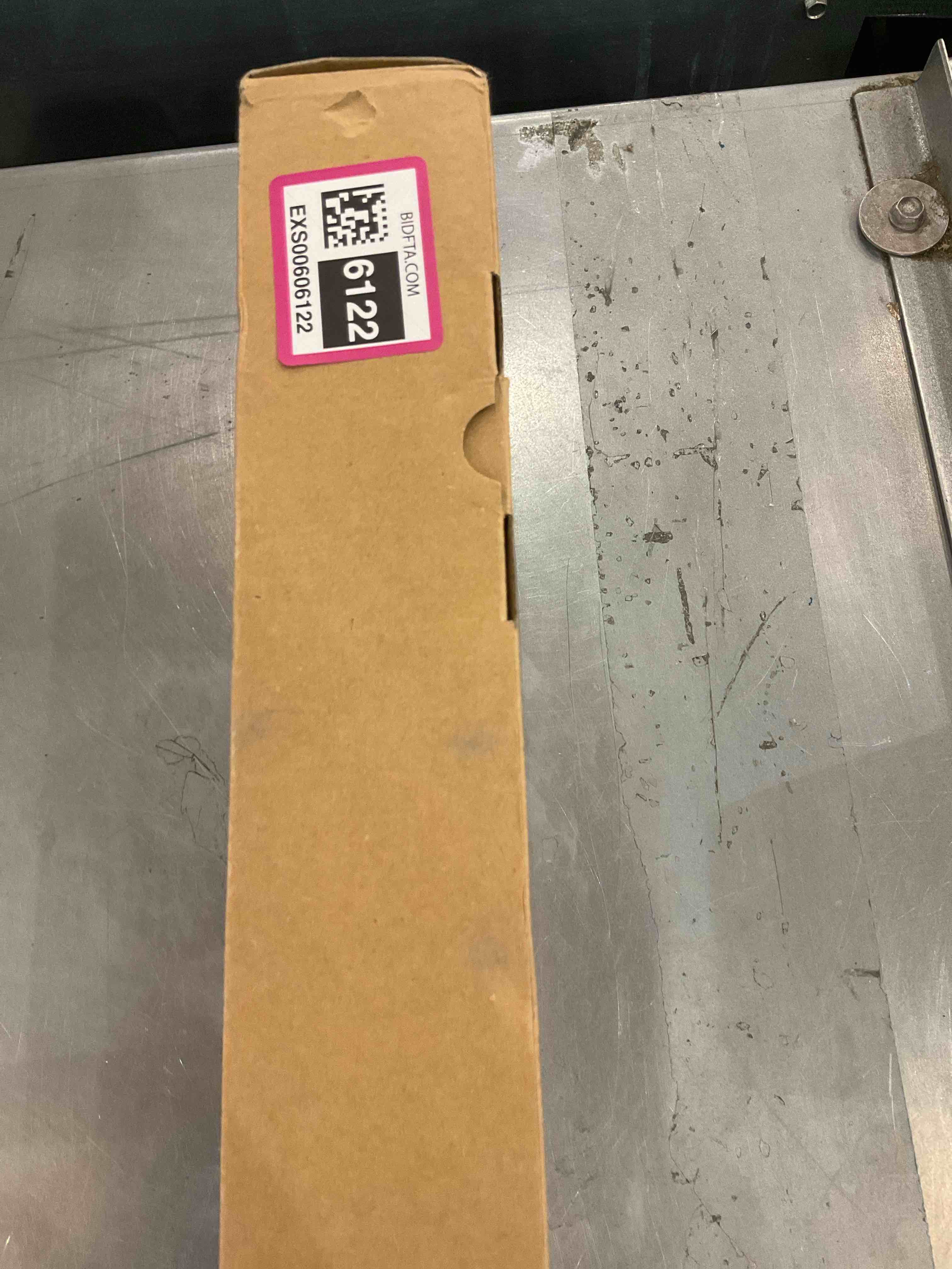 https://s3.amazonaws.com/lotting-images-prod/bidfta/EXS00606122_1698160460352.jpeg