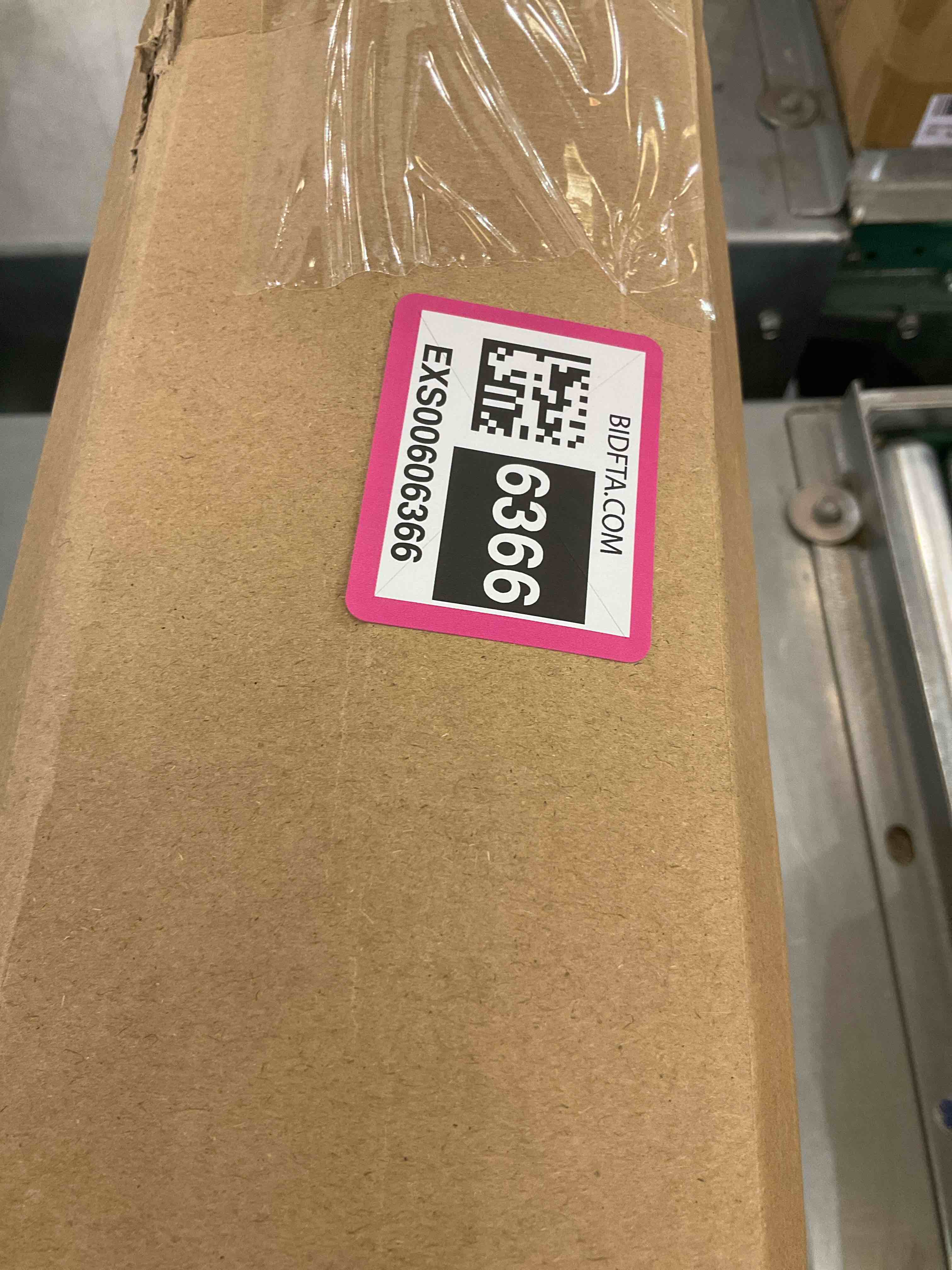 https://s3.amazonaws.com/lotting-images-prod/bidfta/EXS00606366_1698254134559.jpeg
