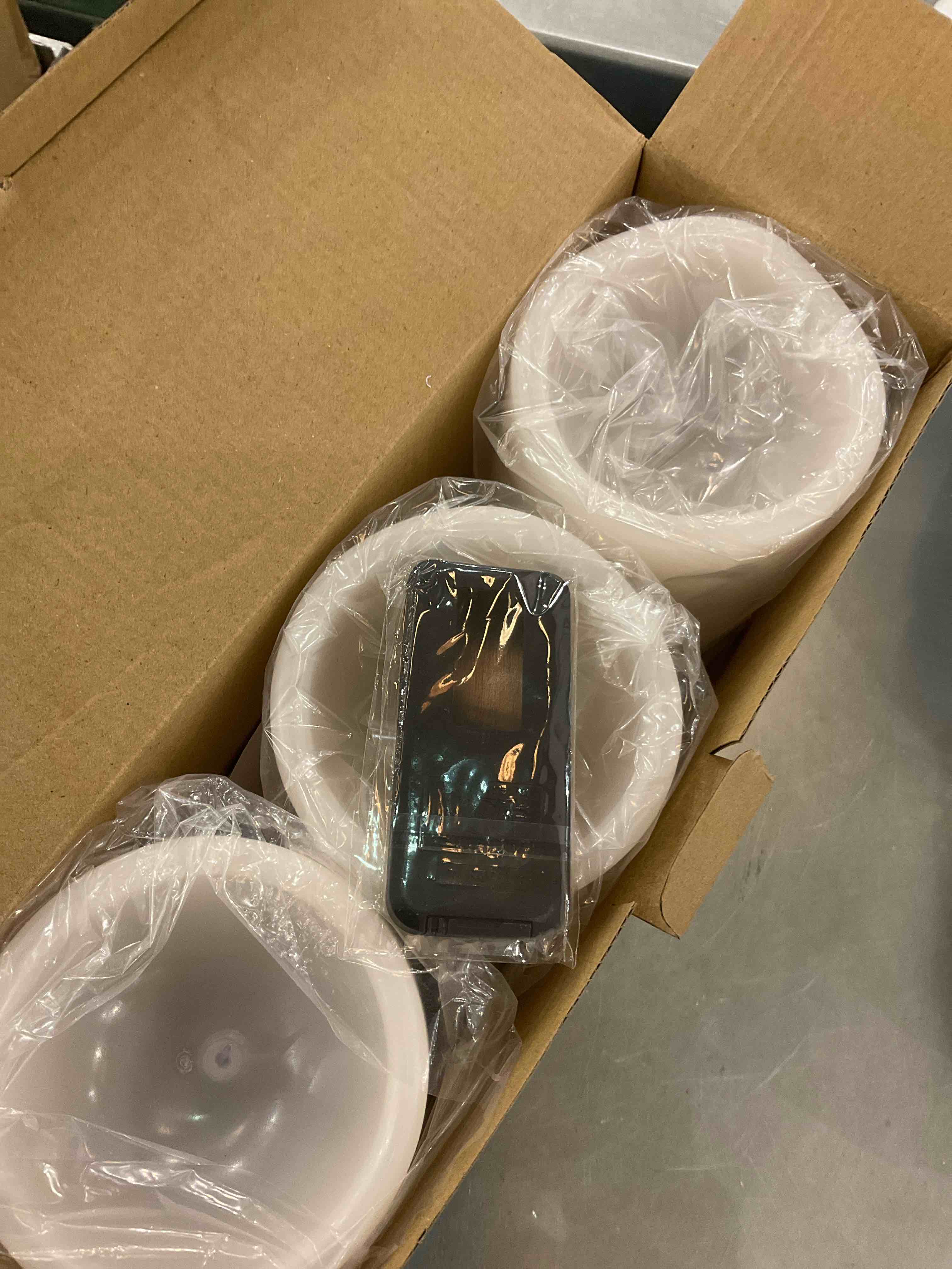 https://s3.amazonaws.com/lotting-images-prod/bidfta/EXS00607275_1698260541404.jpeg