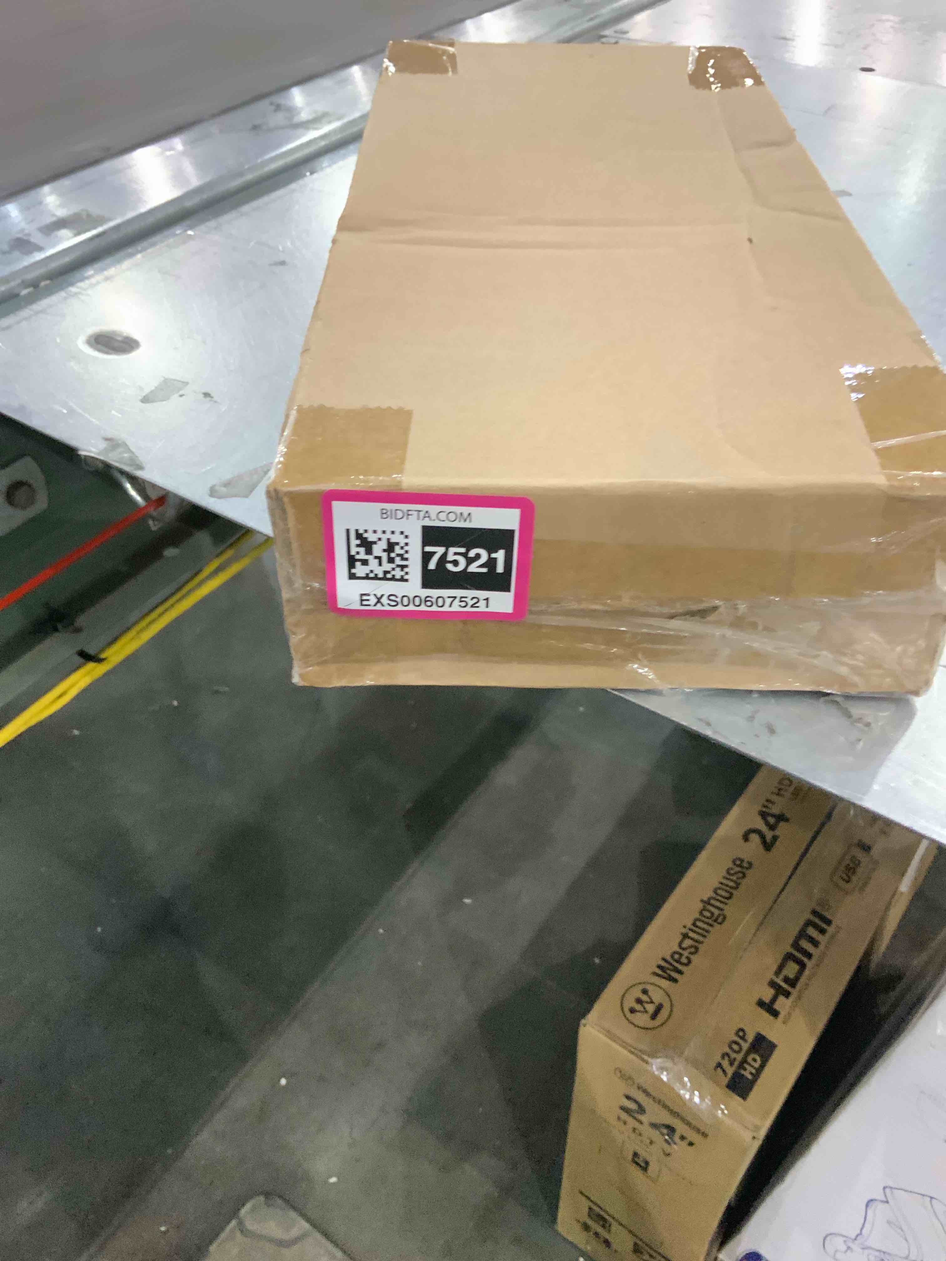 https://s3.amazonaws.com/lotting-images-prod/bidfta/EXS00607521_1698235978814.jpeg