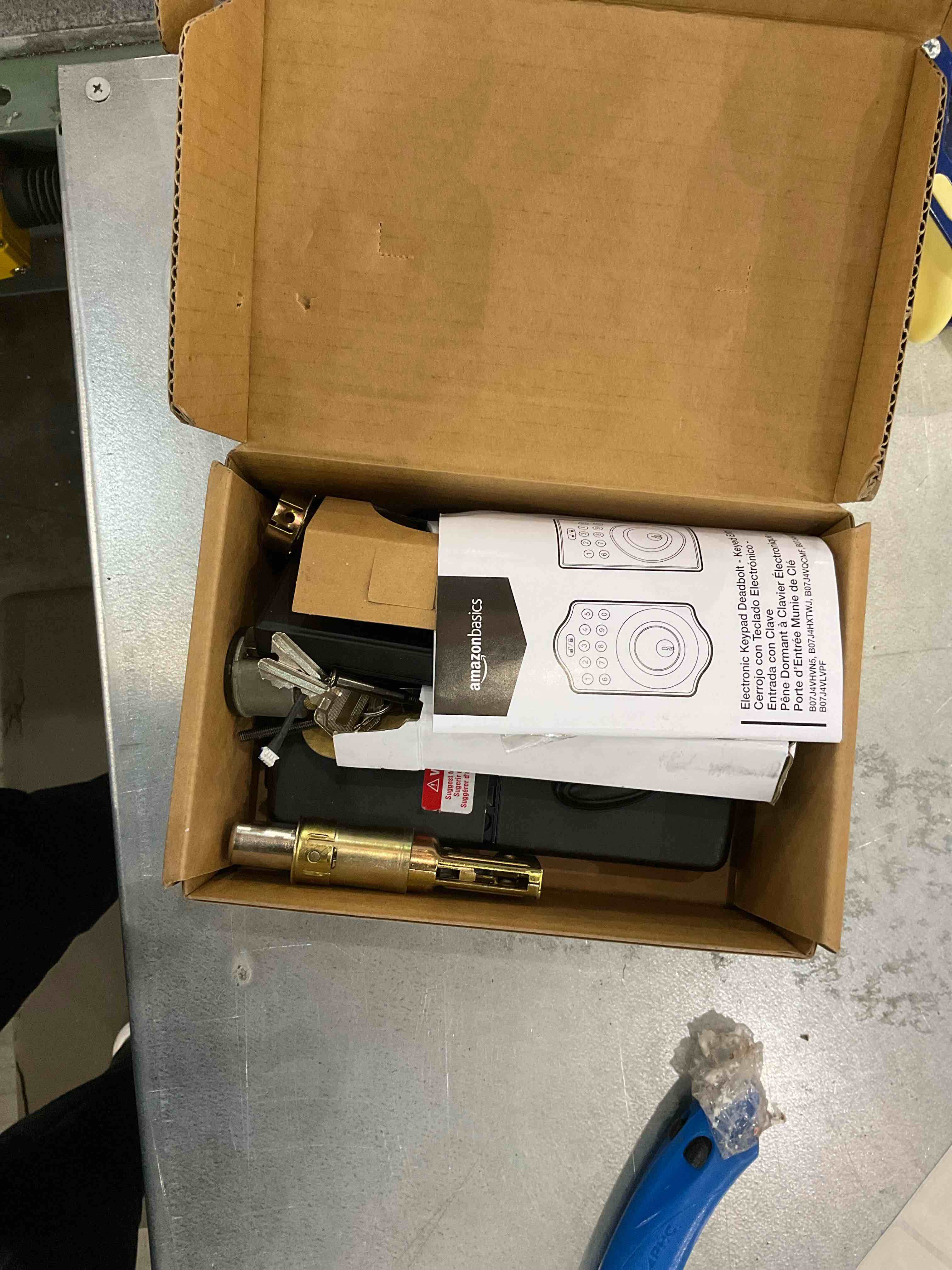 https://s3.amazonaws.com/lotting-images-prod/bidfta/EXS00608019_1698067972135.jpeg