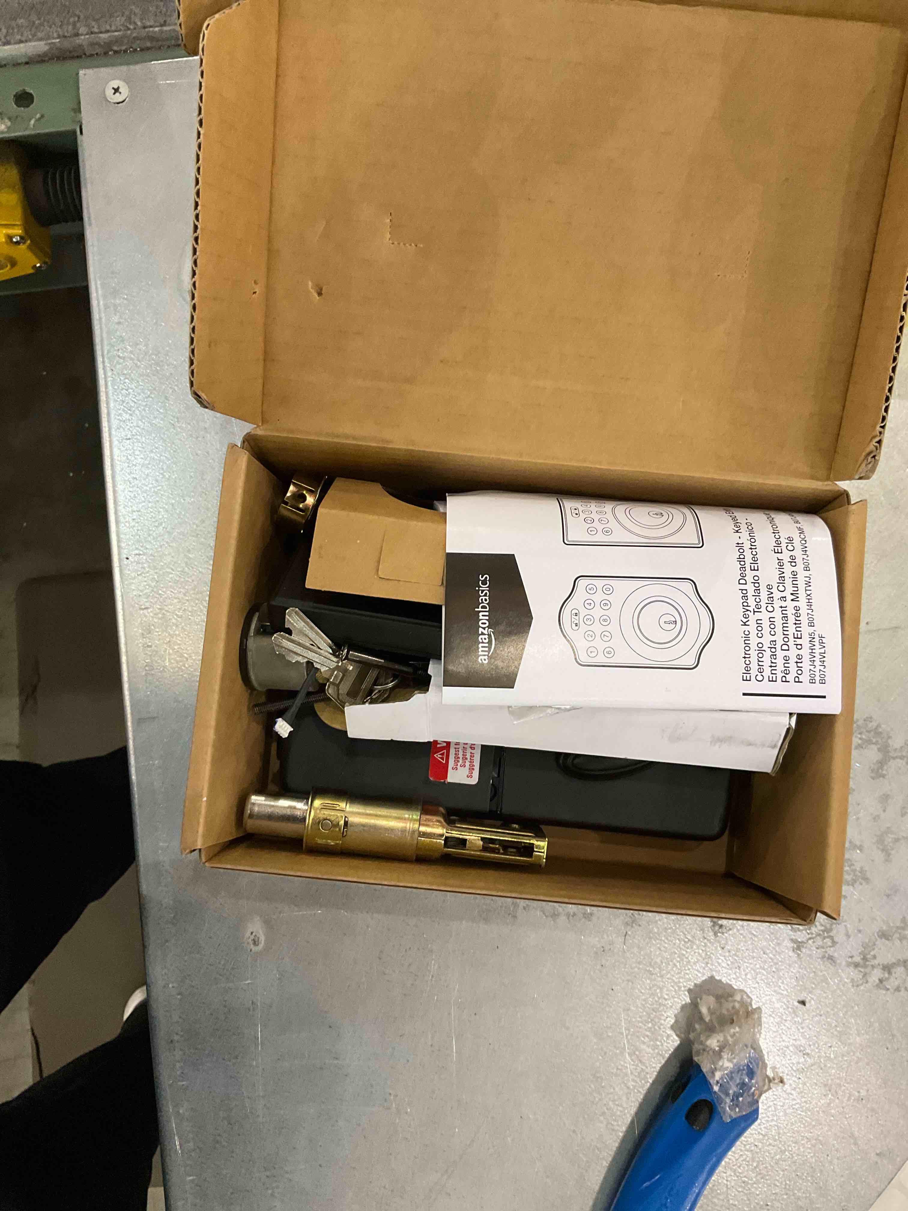 https://s3.amazonaws.com/lotting-images-prod/bidfta/EXS00608019_1698067973703.jpeg