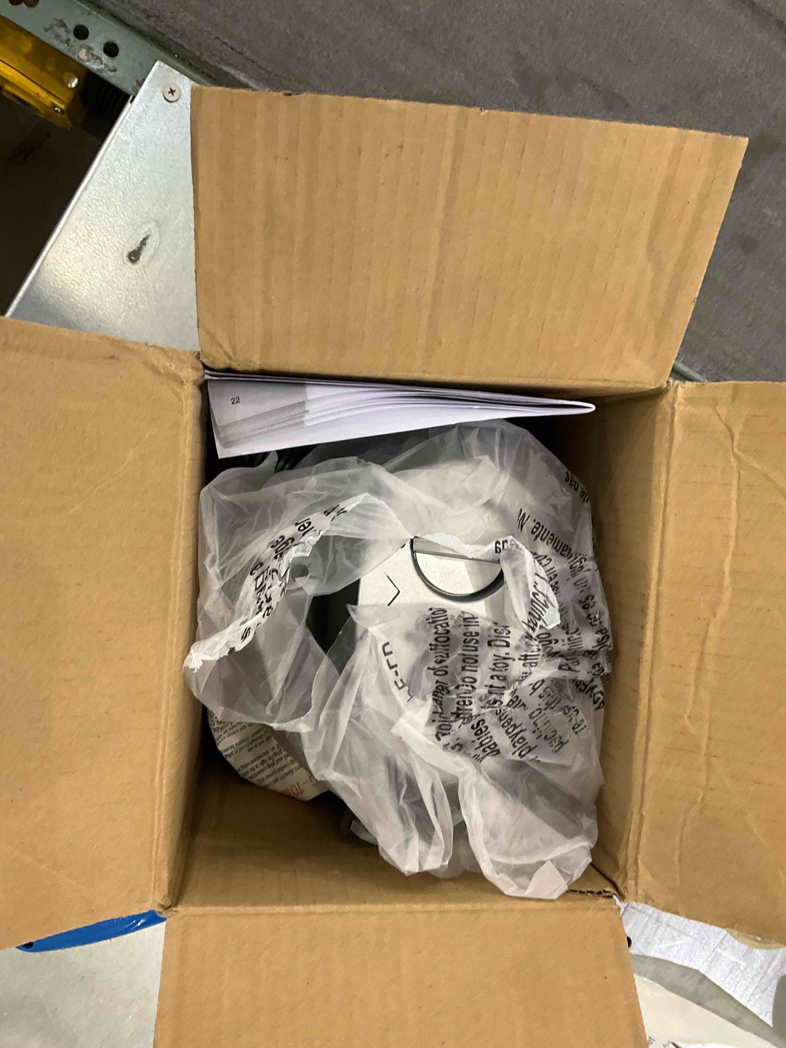 https://s3.amazonaws.com/lotting-images-prod/bidfta/EXS00608063_1698073222191.jpeg