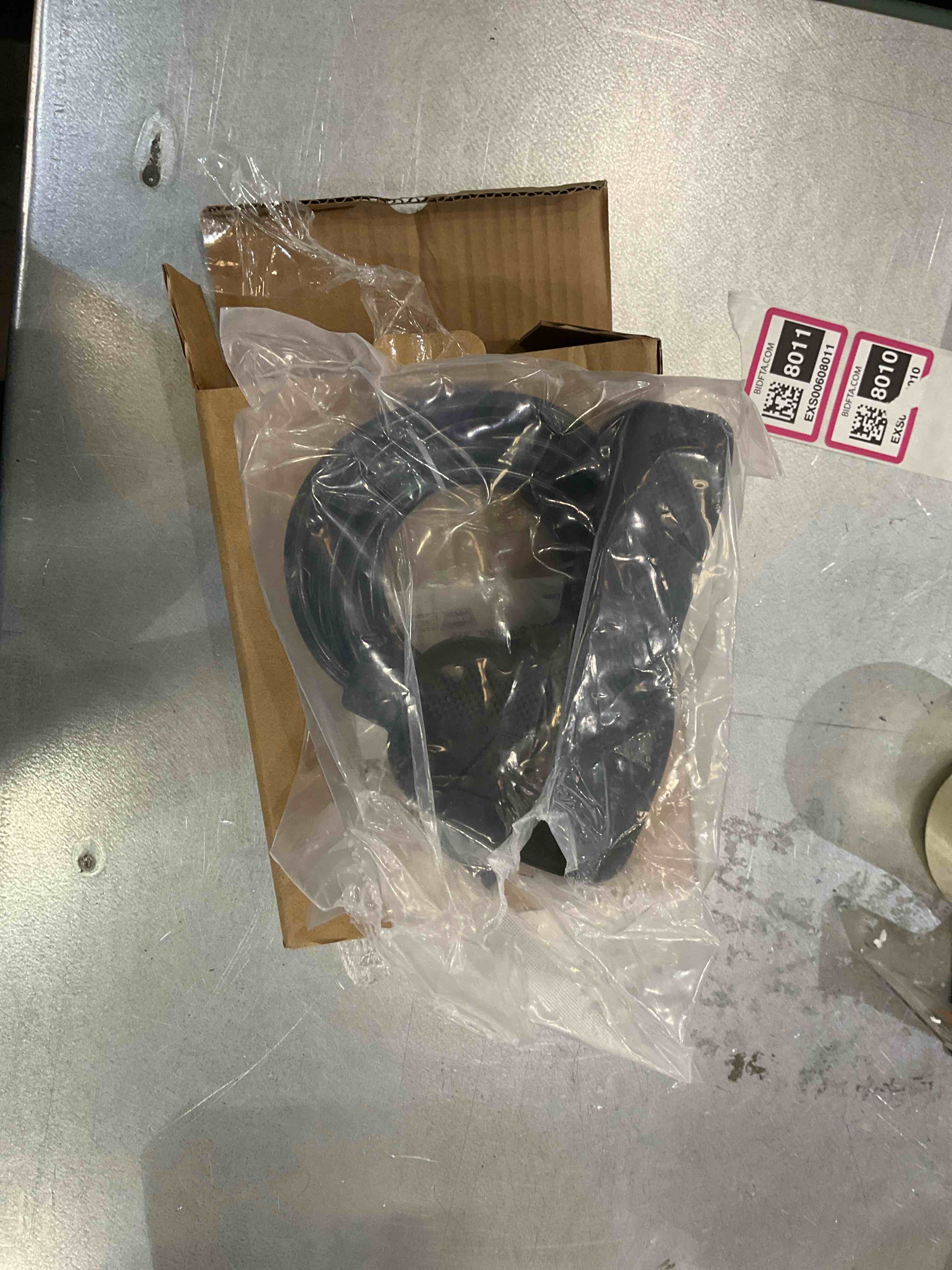 https://s3.amazonaws.com/lotting-images-prod/bidfta/EXS00608070_1698071459189.jpeg