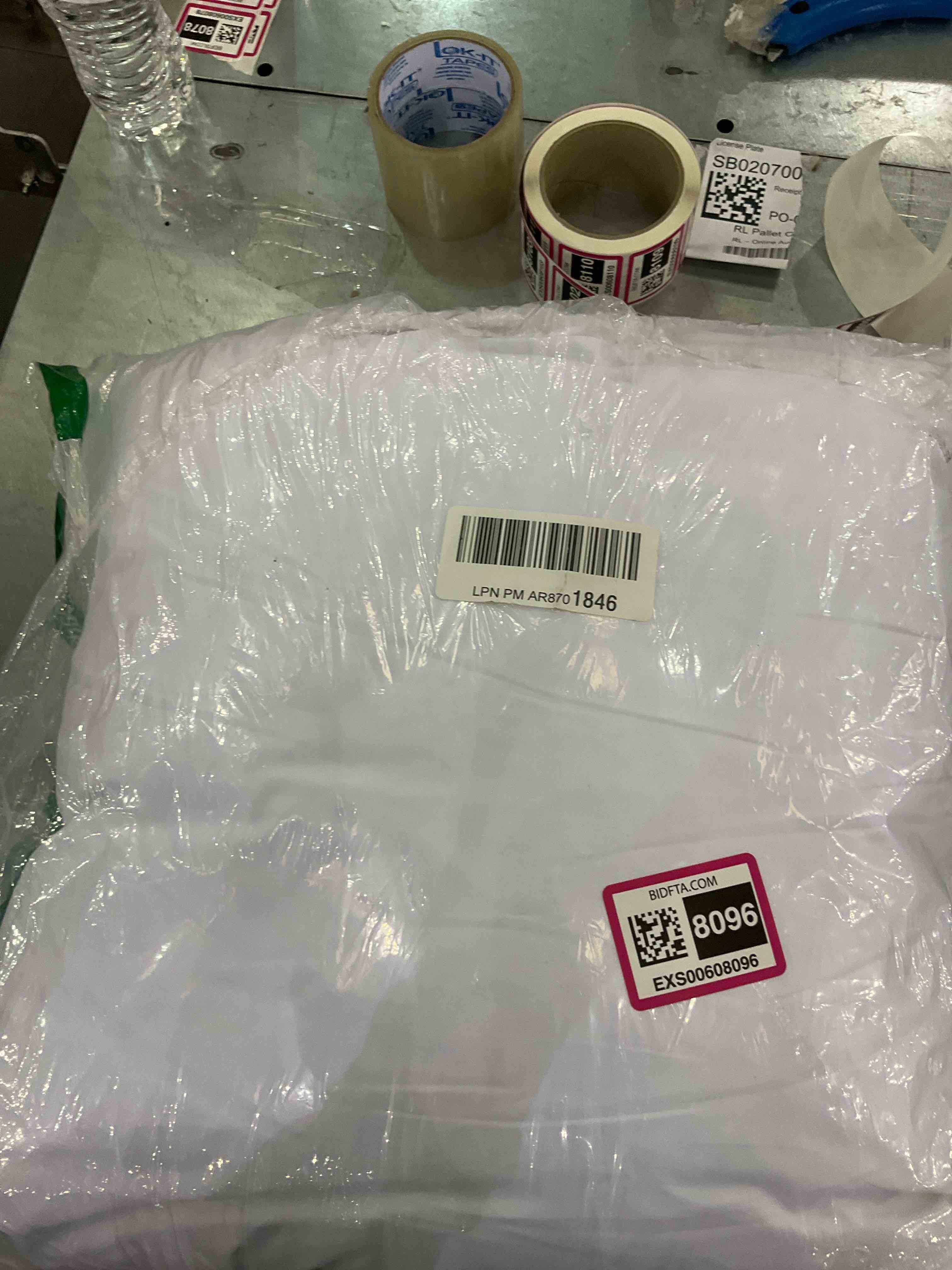 https://s3.amazonaws.com/lotting-images-prod/bidfta/EXS00608096_1698071203995.jpeg
