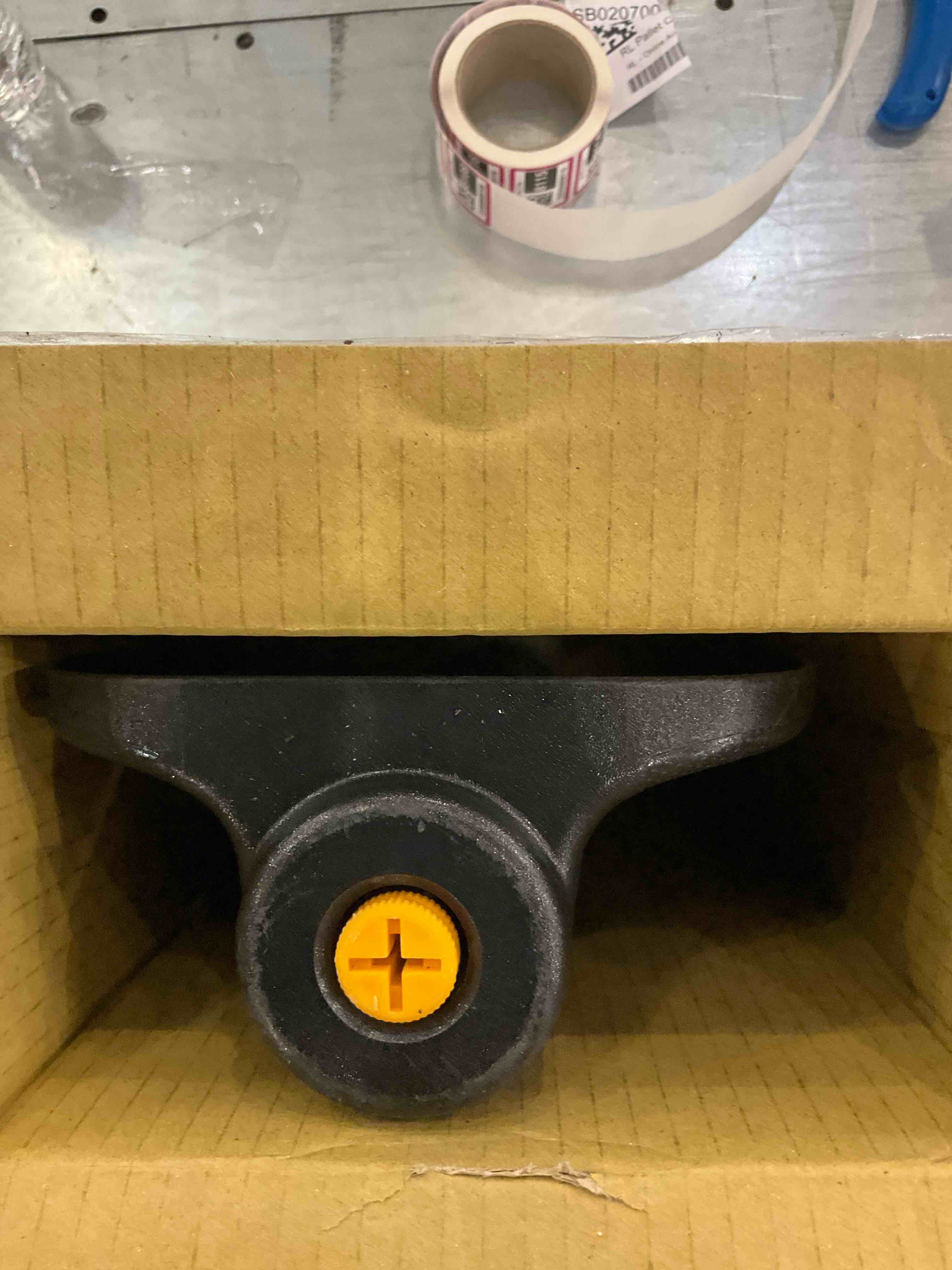 https://s3.amazonaws.com/lotting-images-prod/bidfta/EXS00608107_1698072057613.jpeg