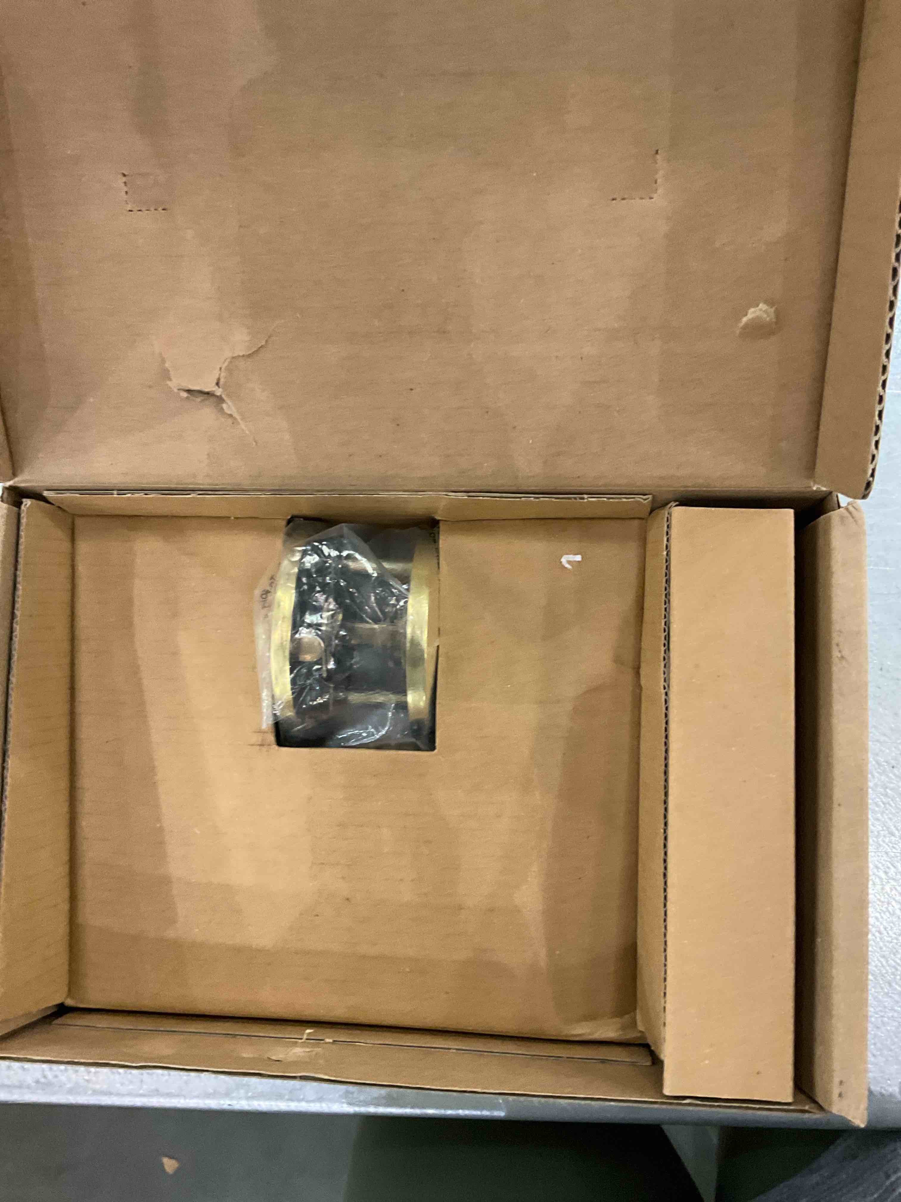 https://s3.amazonaws.com/lotting-images-prod/bidfta/EXS00608185_1698075440490.jpeg