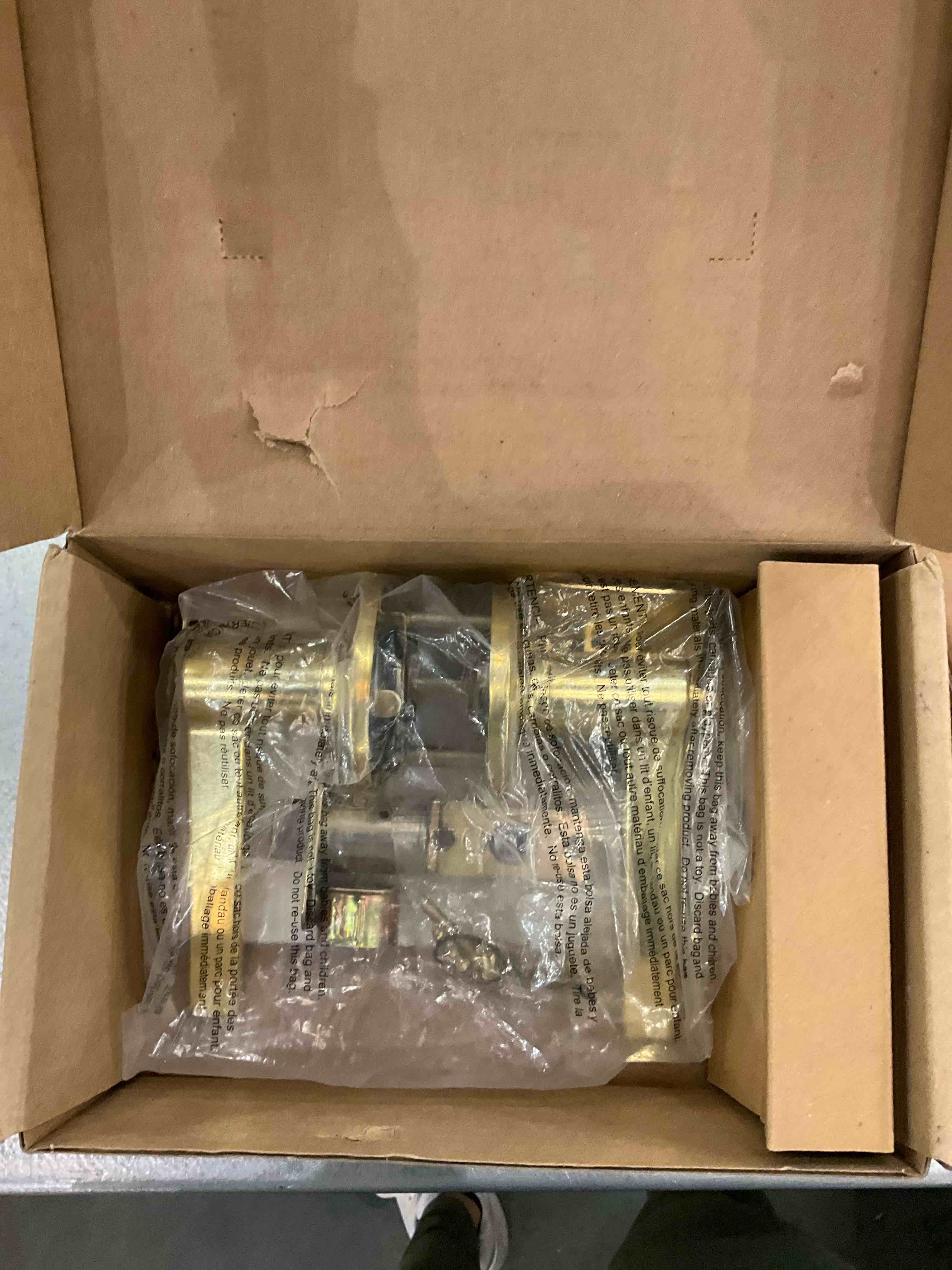 https://s3.amazonaws.com/lotting-images-prod/bidfta/EXS00608185_1698075443631.jpeg