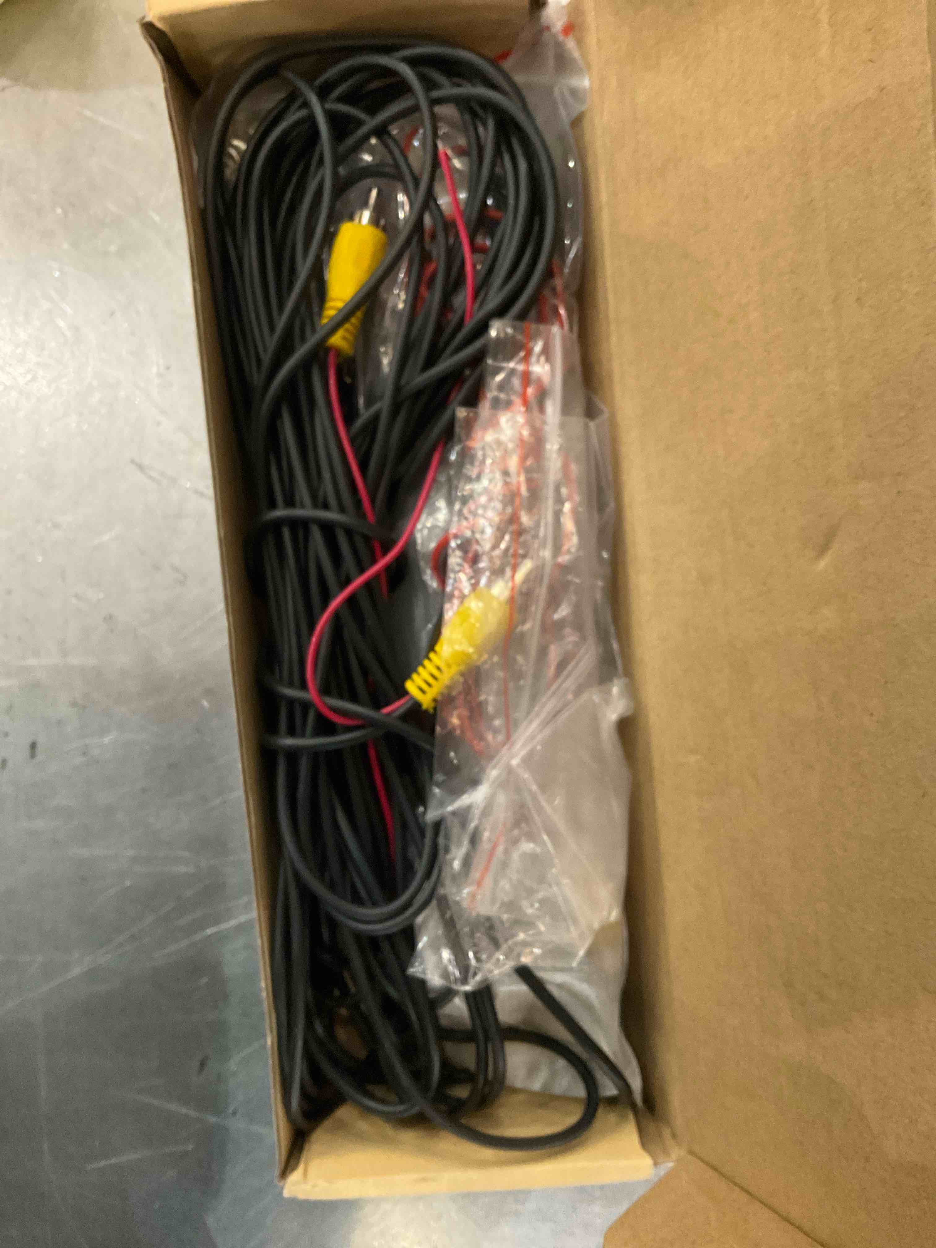 https://s3.amazonaws.com/lotting-images-prod/bidfta/EXS00608940_1699021416936.jpeg