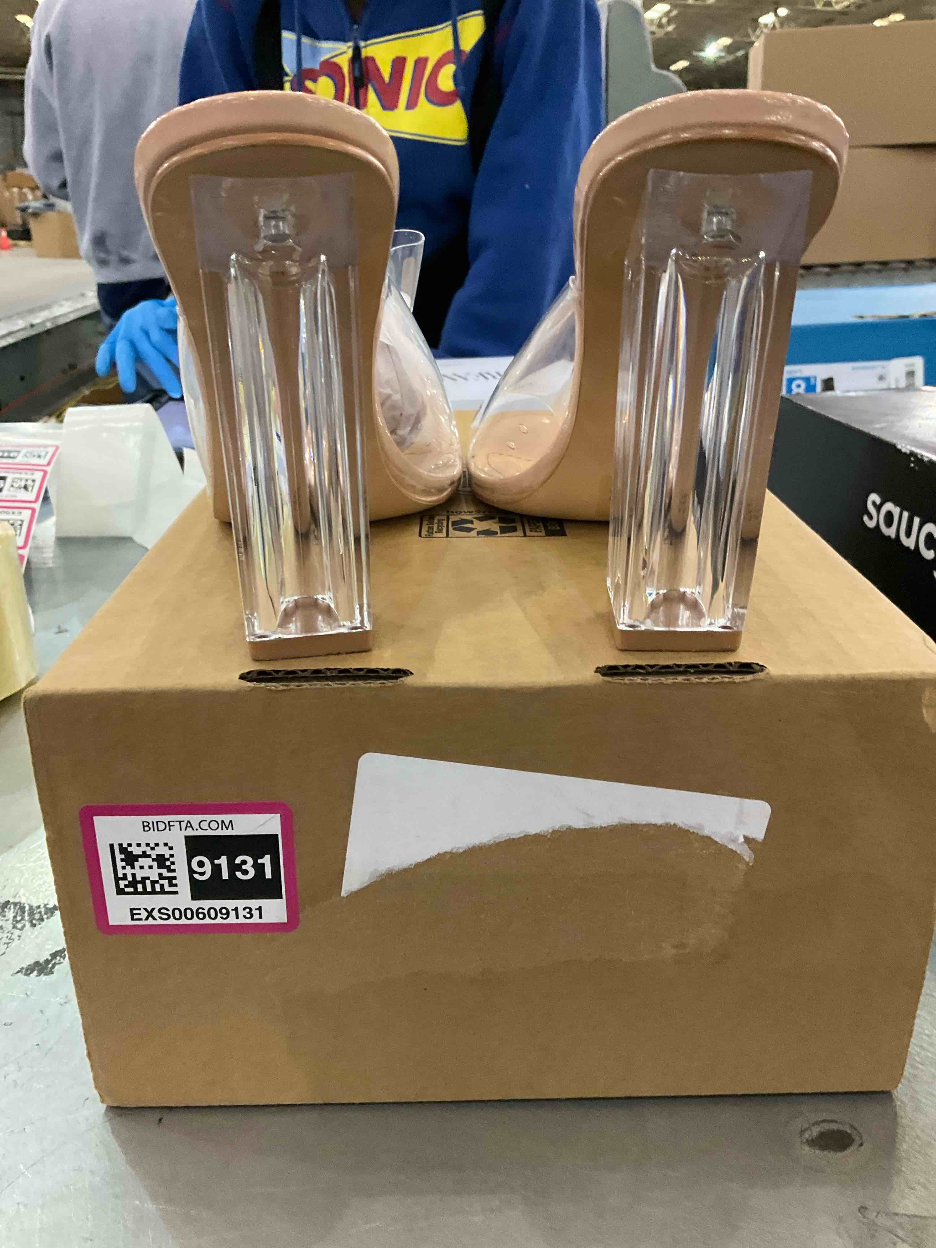https://s3.amazonaws.com/lotting-images-prod/bidfta/EXS00609131_1699888081685.jpeg