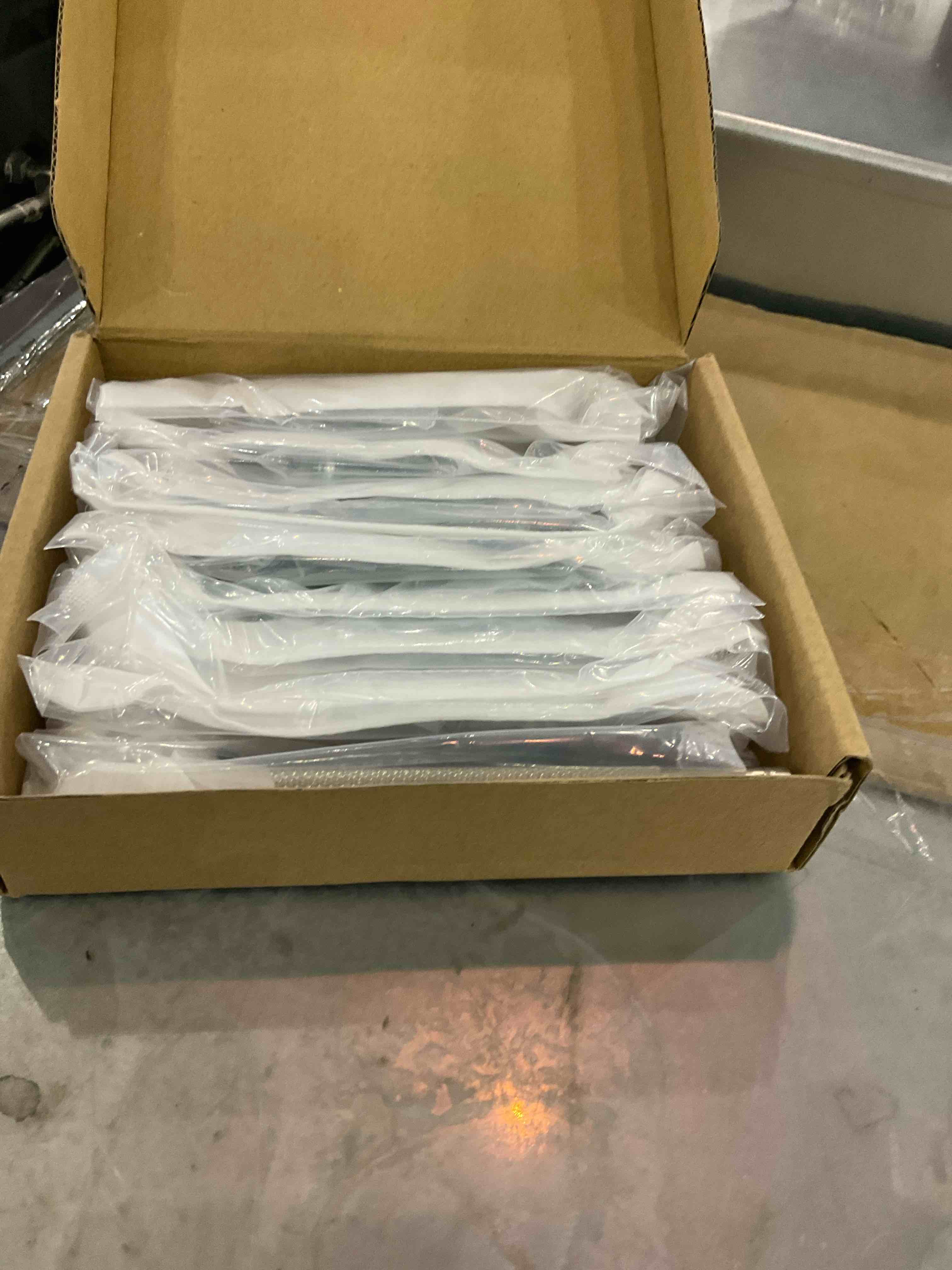 https://s3.amazonaws.com/lotting-images-prod/bidfta/EXS00610712_1700659582896.jpeg