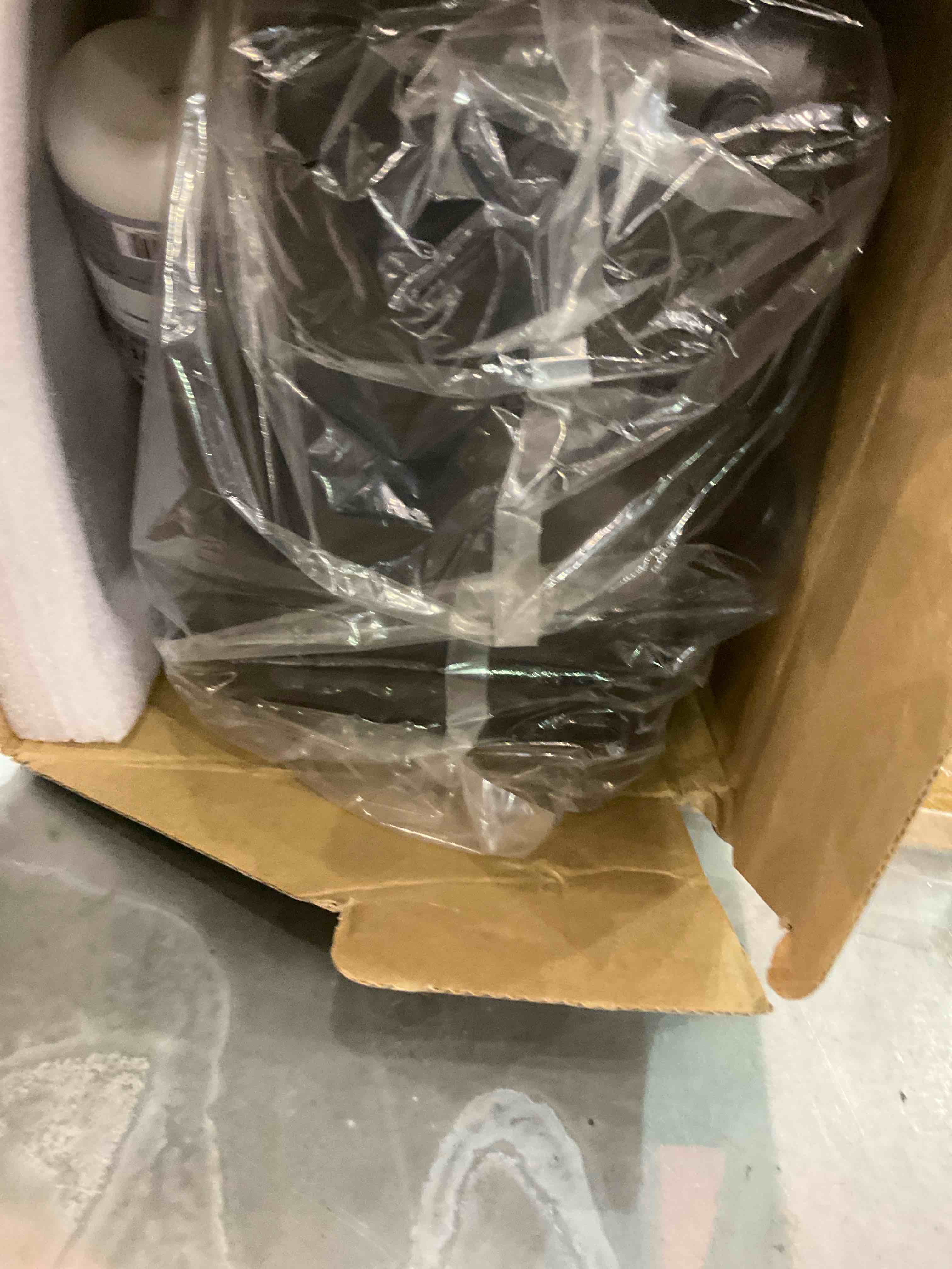 https://s3.amazonaws.com/lotting-images-prod/bidfta/EXS00610751_1700665272831.jpeg