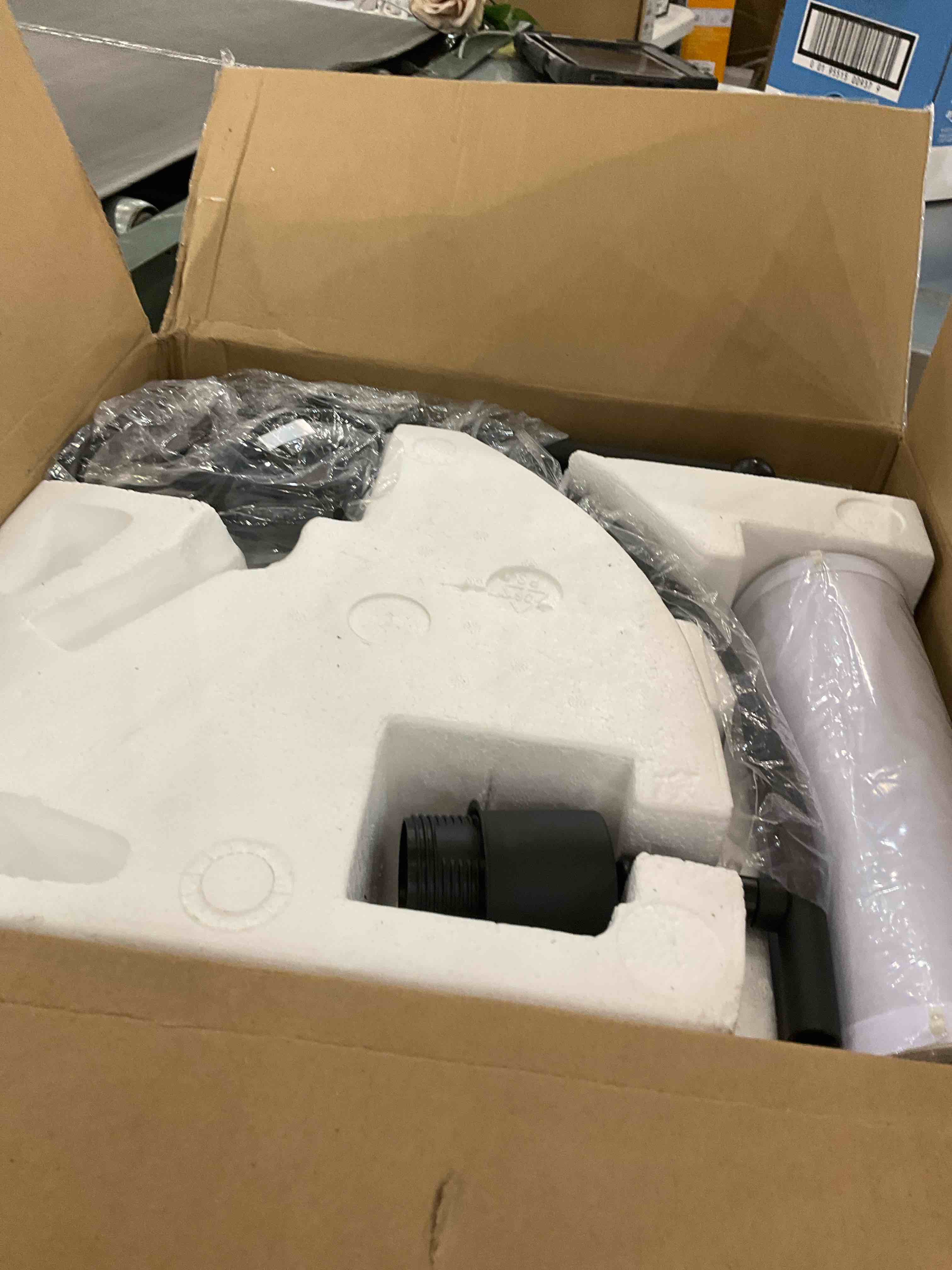 https://s3.amazonaws.com/lotting-images-prod/bidfta/EXS00610981_1701108015777.jpeg