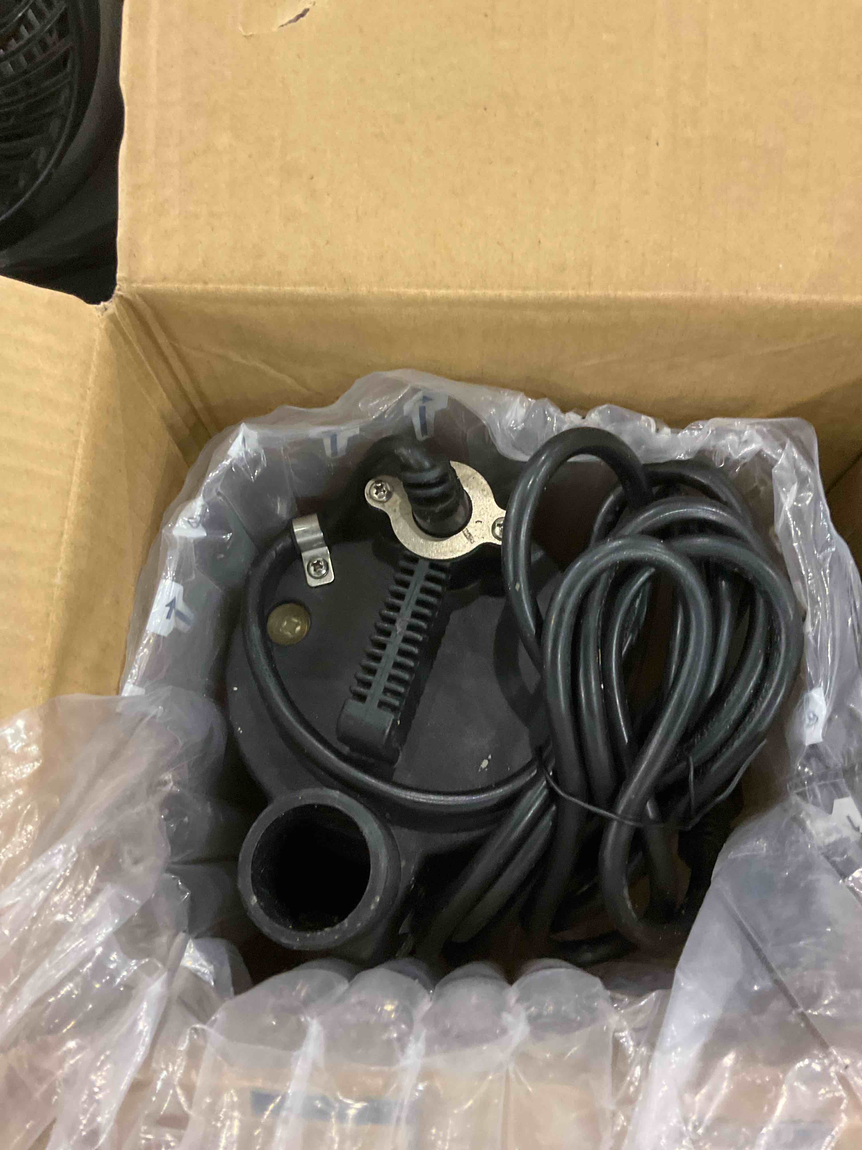 https://s3.amazonaws.com/lotting-images-prod/bidfta/EXS00611616_1698060537655.jpeg