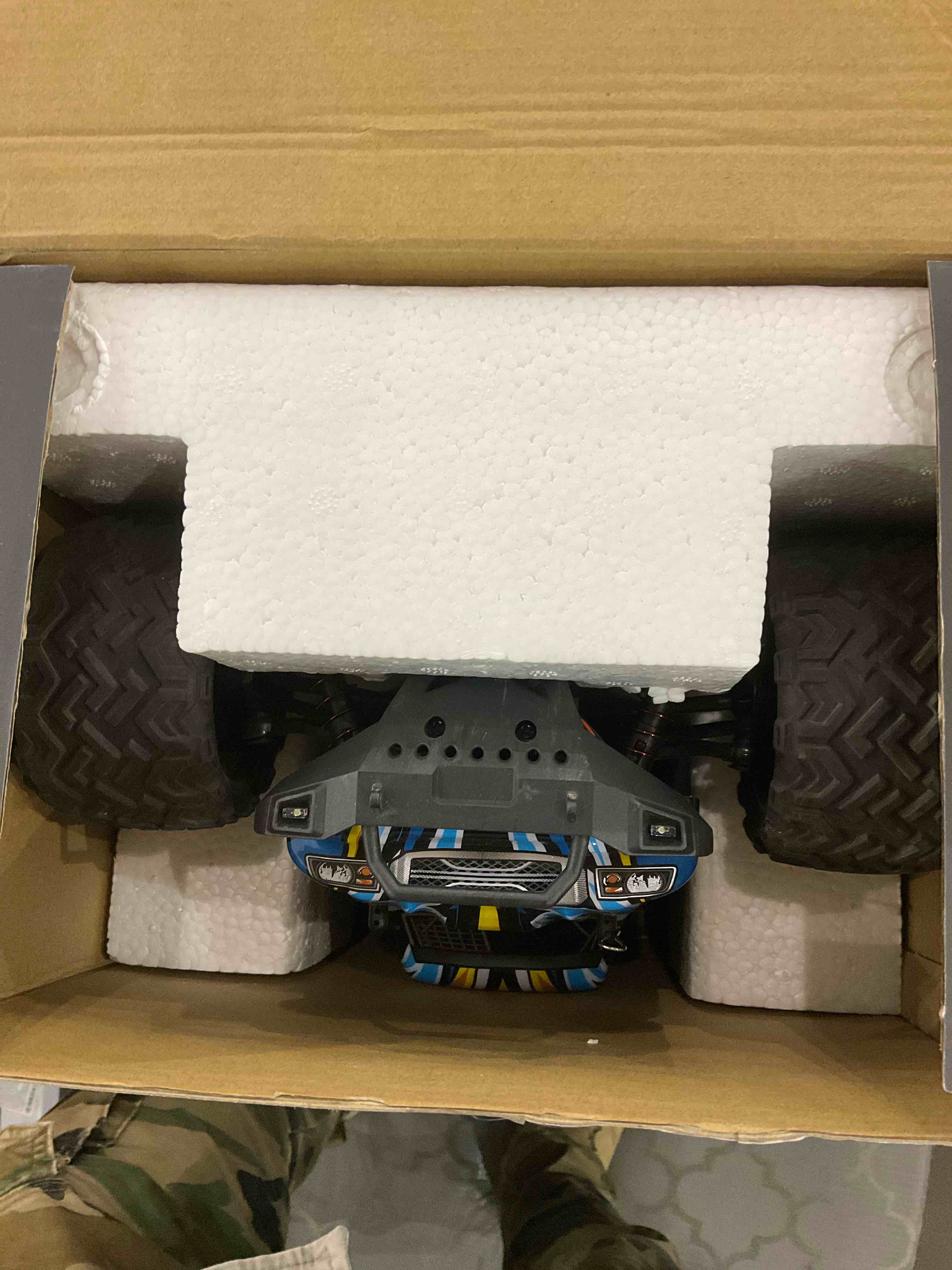 https://s3.amazonaws.com/lotting-images-prod/bidfta/EXS00611617_1698060597443.jpeg