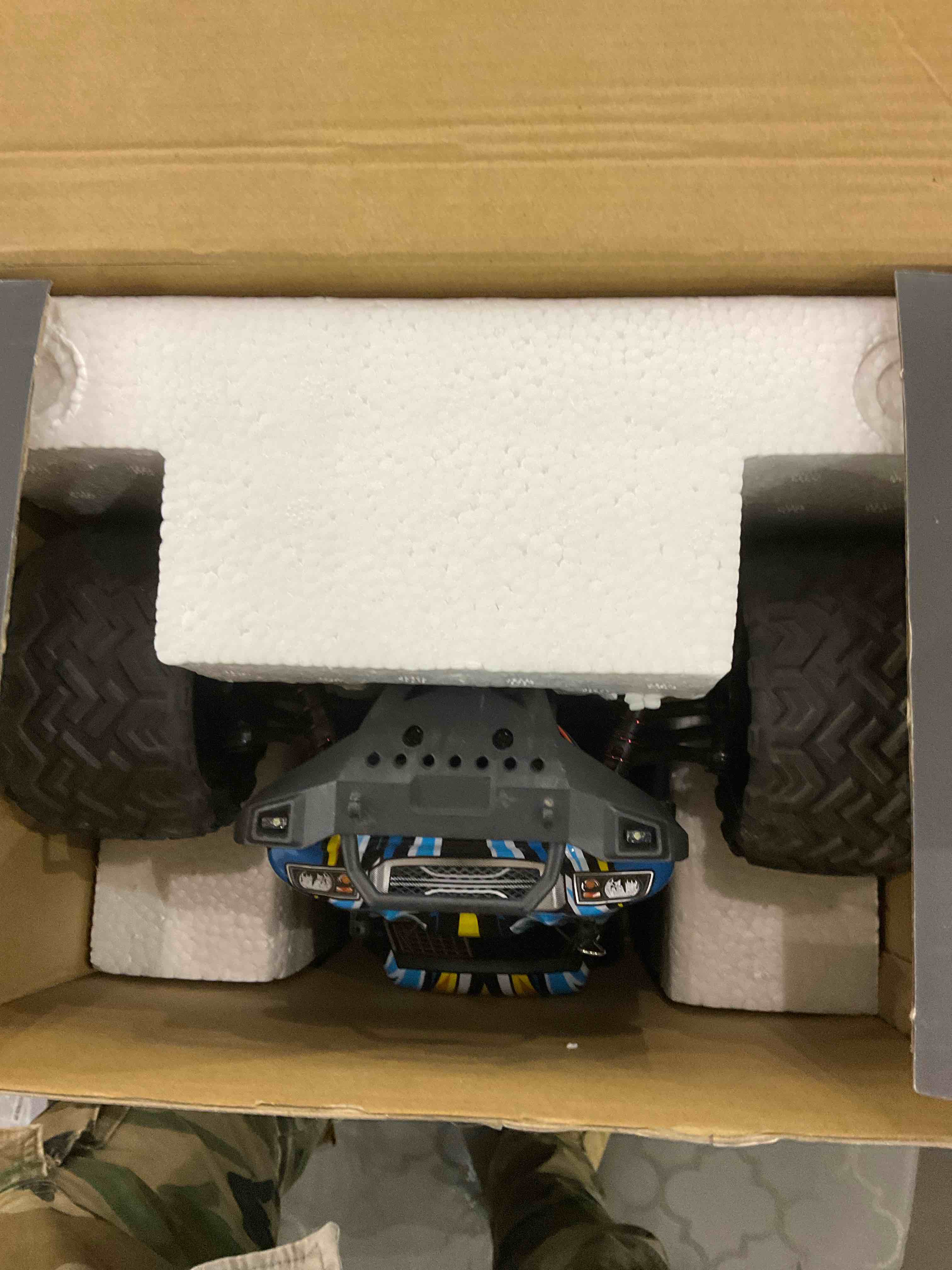 https://s3.amazonaws.com/lotting-images-prod/bidfta/EXS00611617_1698060598555.jpeg