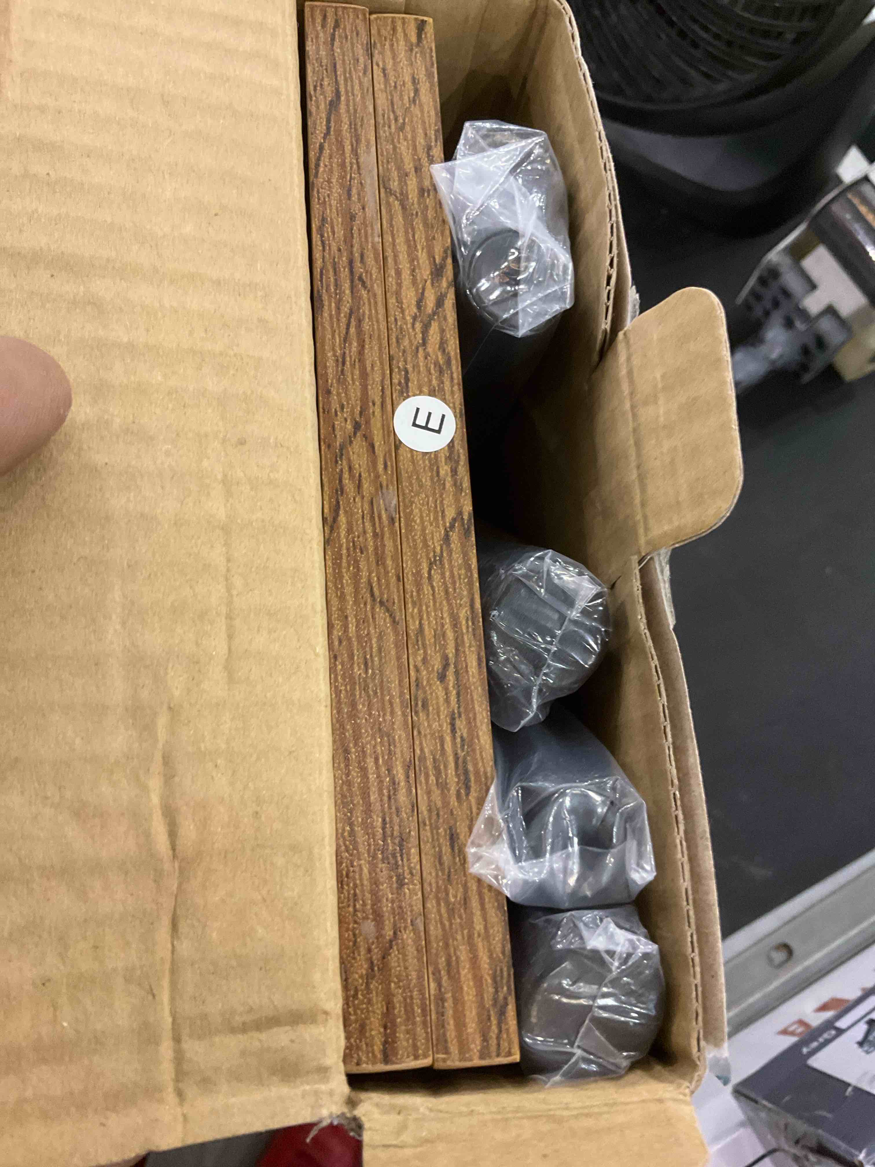 https://s3.amazonaws.com/lotting-images-prod/bidfta/EXS00611925_1698160837097.jpeg
