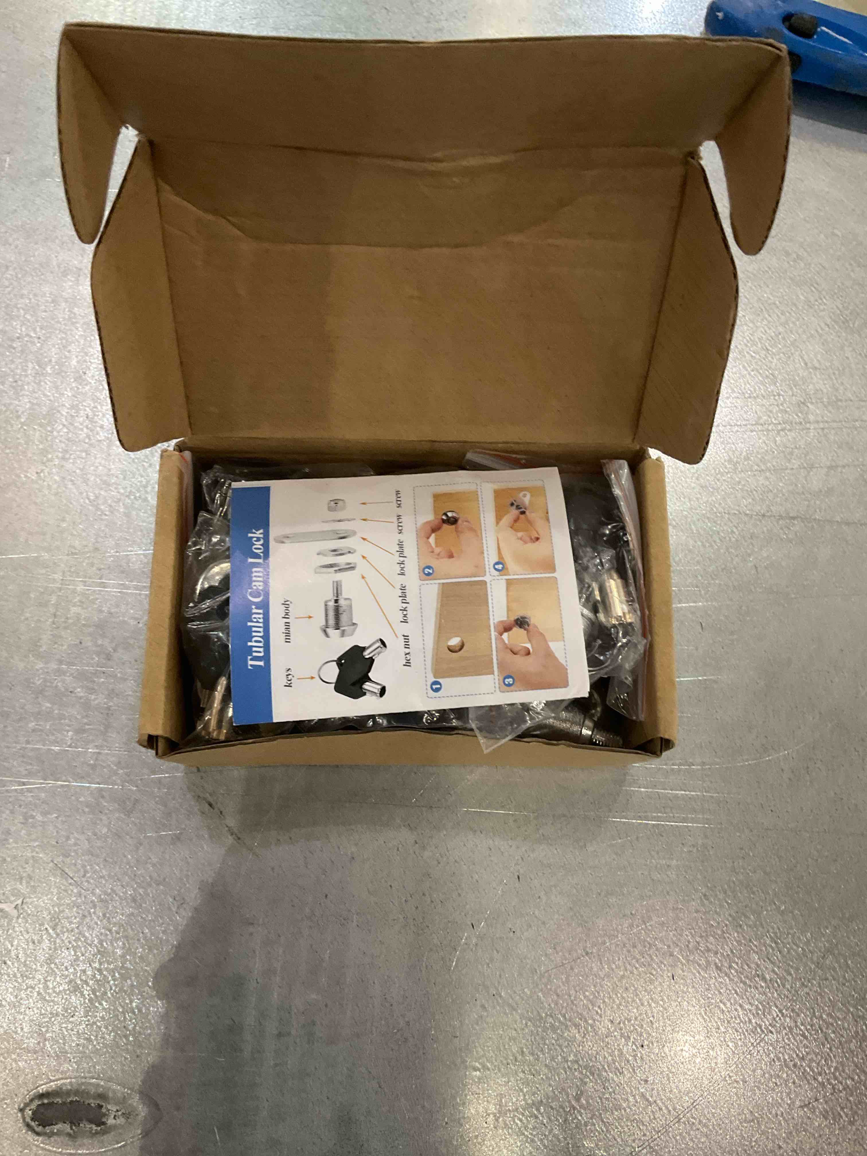 https://s3.amazonaws.com/lotting-images-prod/bidfta/EXS00612598_1697737490436.jpeg