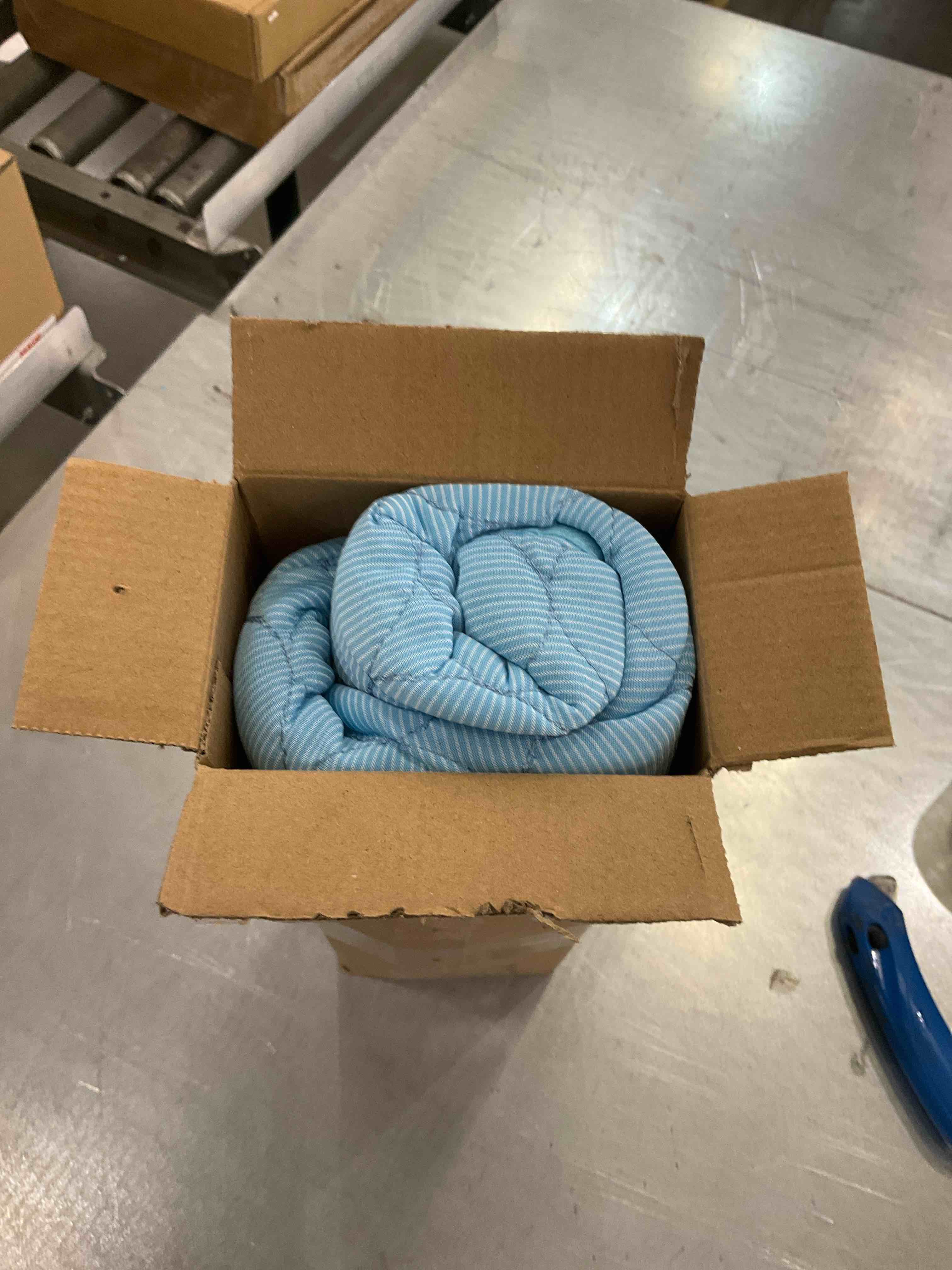 https://s3.amazonaws.com/lotting-images-prod/bidfta/EXS00612839_1697829252295.jpeg