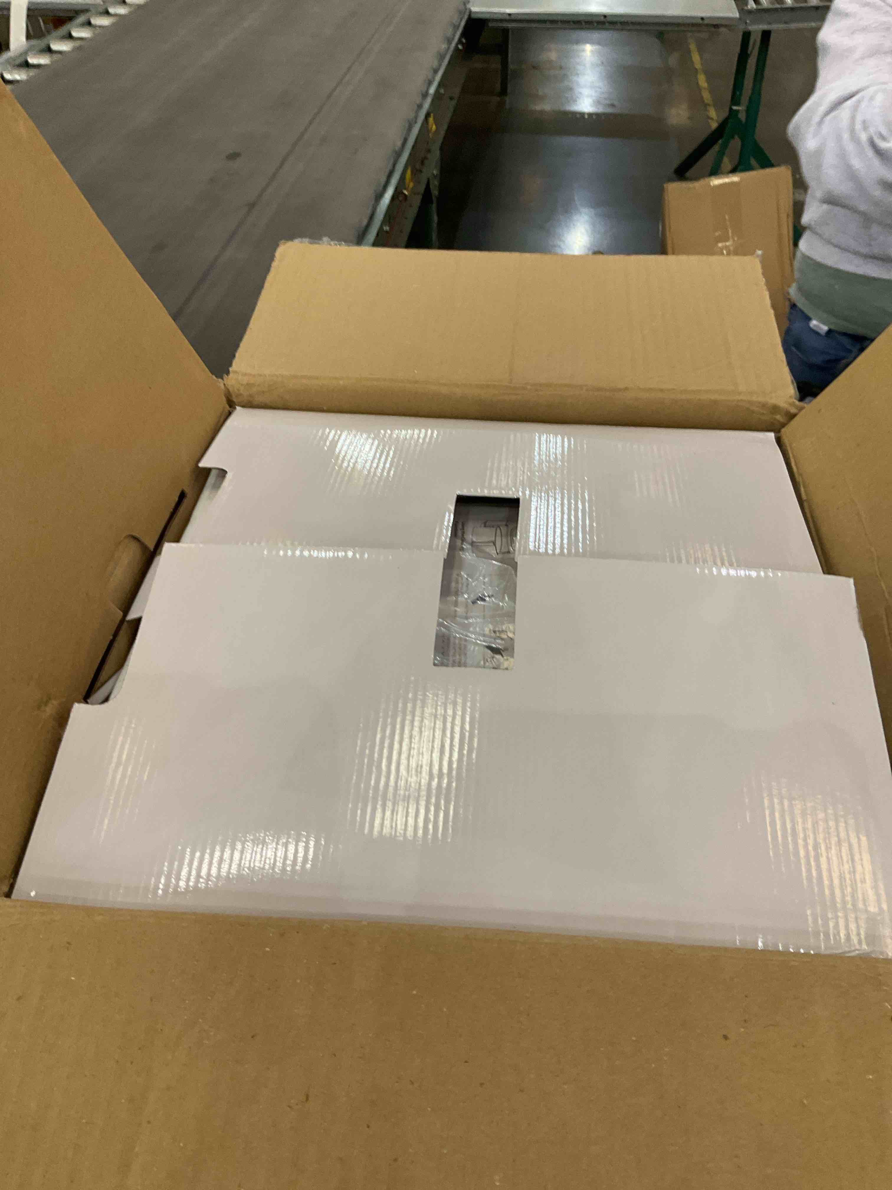 https://s3.amazonaws.com/lotting-images-prod/bidfta/EXS00612922_1698259509644.jpeg