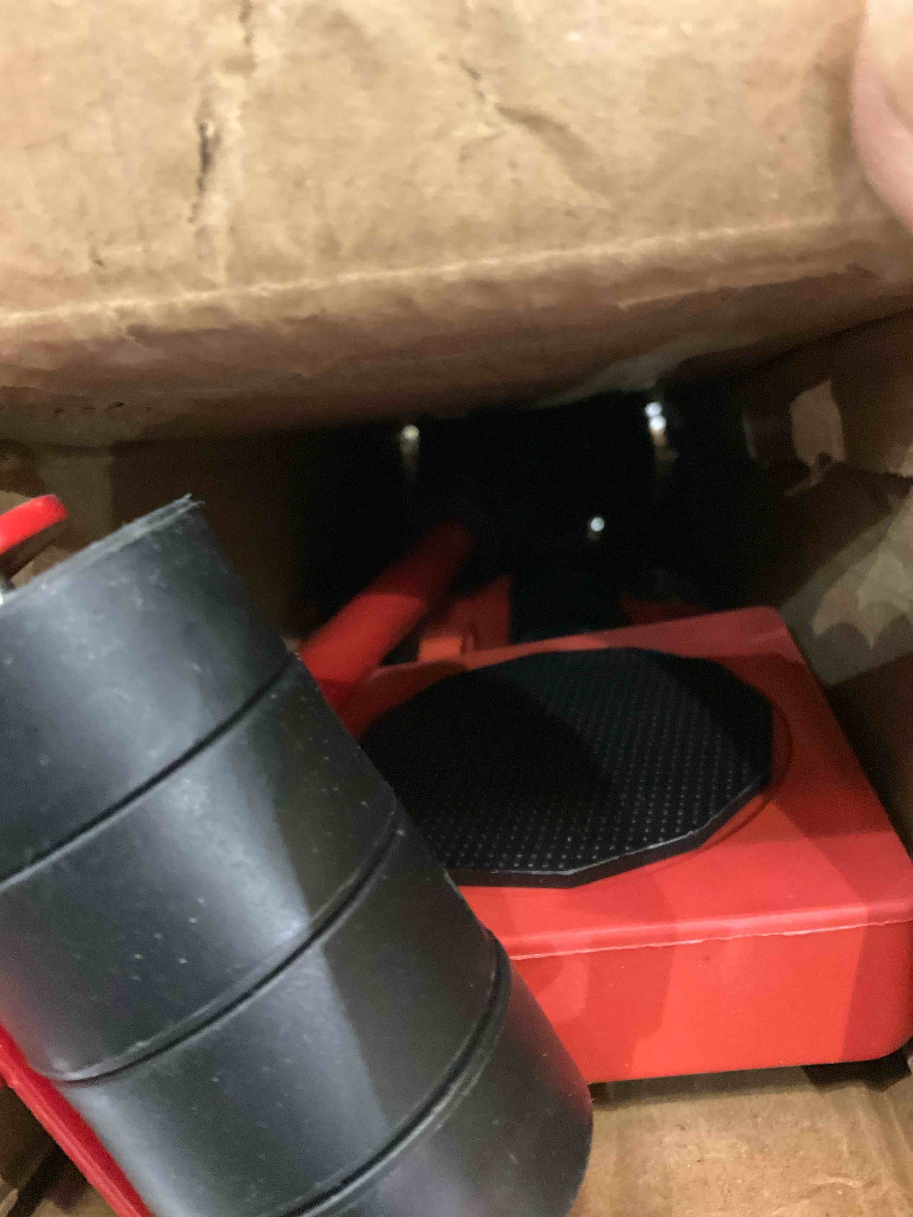 https://s3.amazonaws.com/lotting-images-prod/bidfta/EXS00613380_1698160506186.jpeg