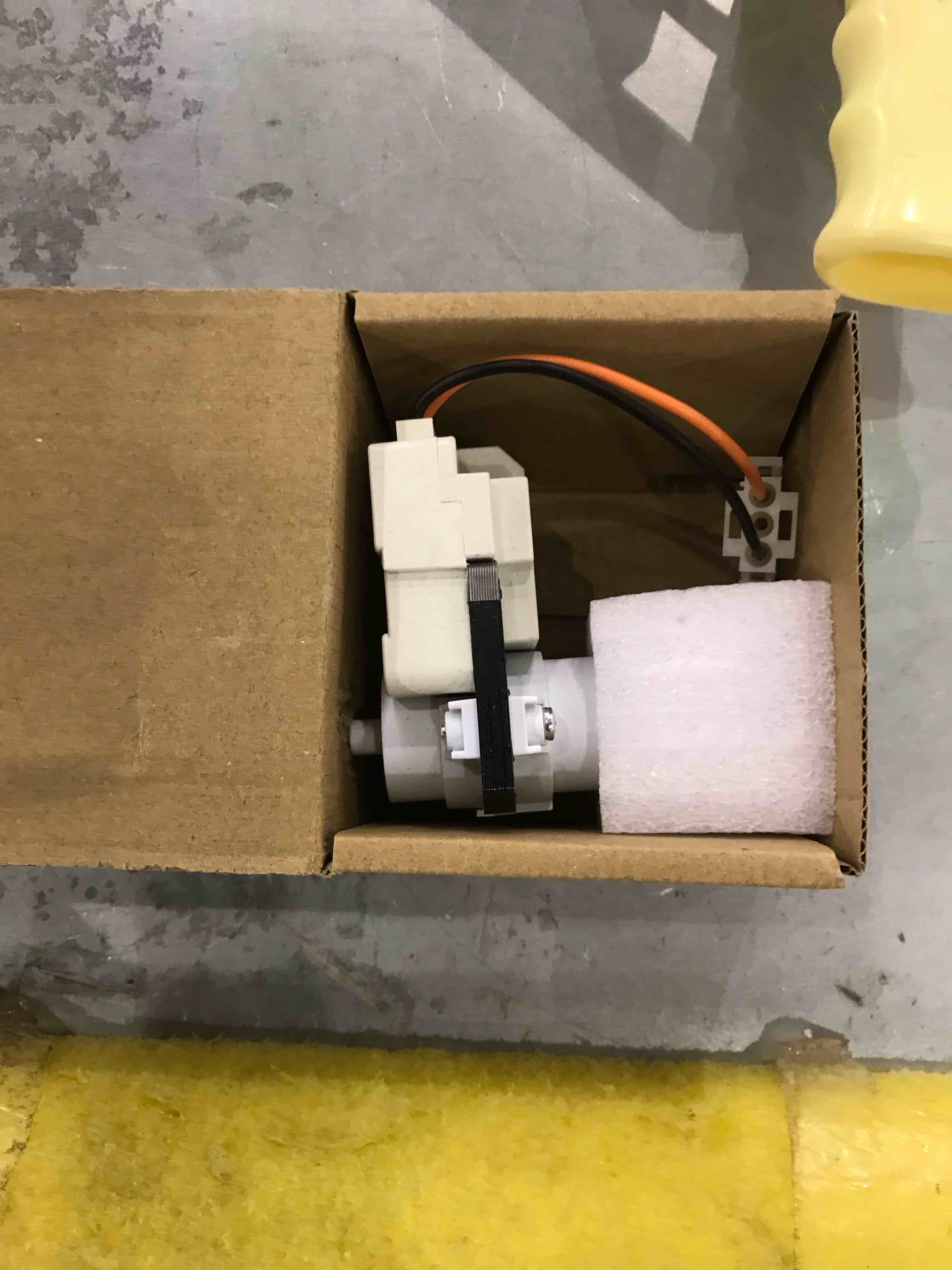 https://s3.amazonaws.com/lotting-images-prod/bidfta/EXS00617920_1698147806484.jpeg