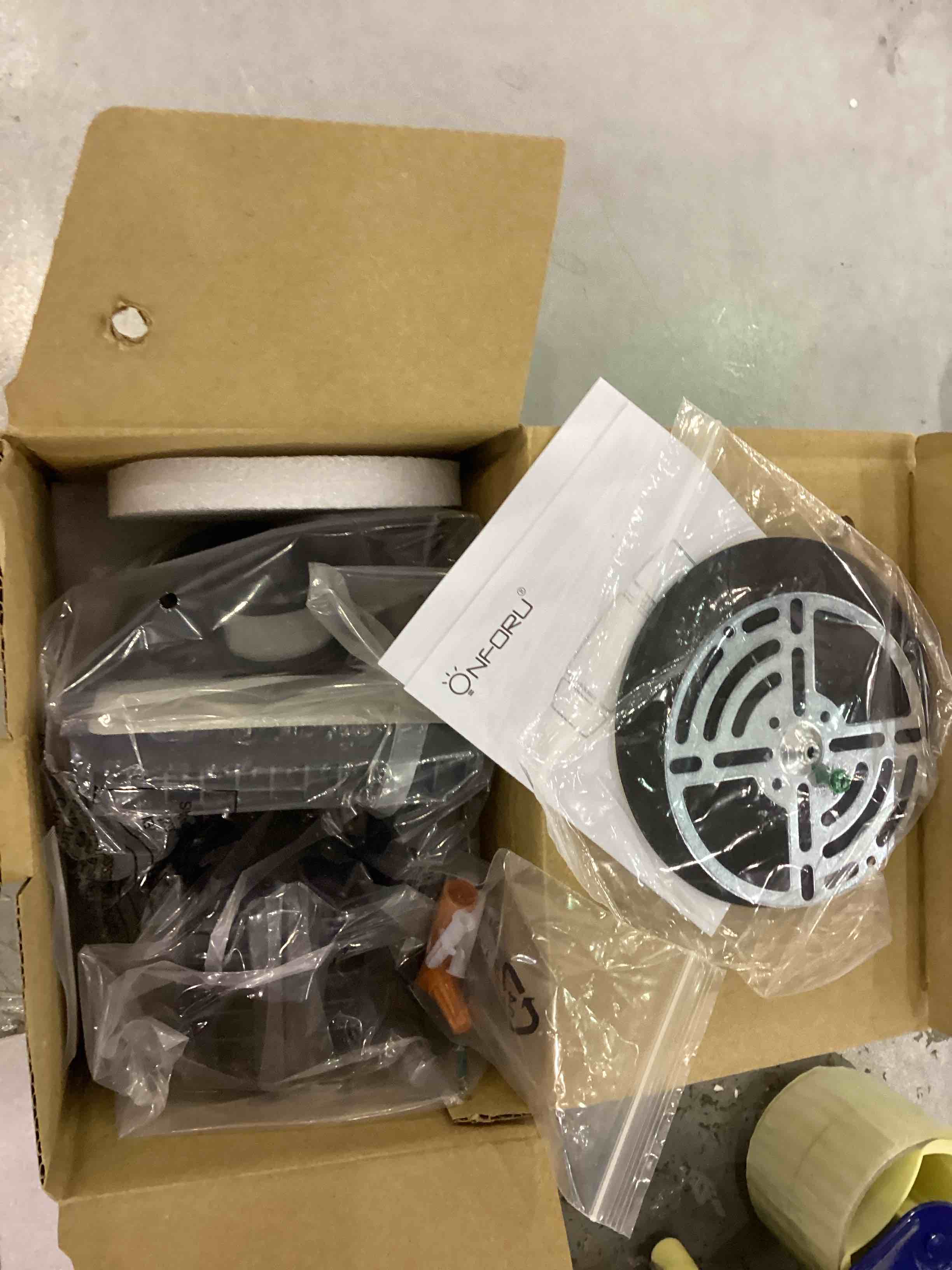 https://s3.amazonaws.com/lotting-images-prod/bidfta/EXS00618187_1699358911733.jpeg