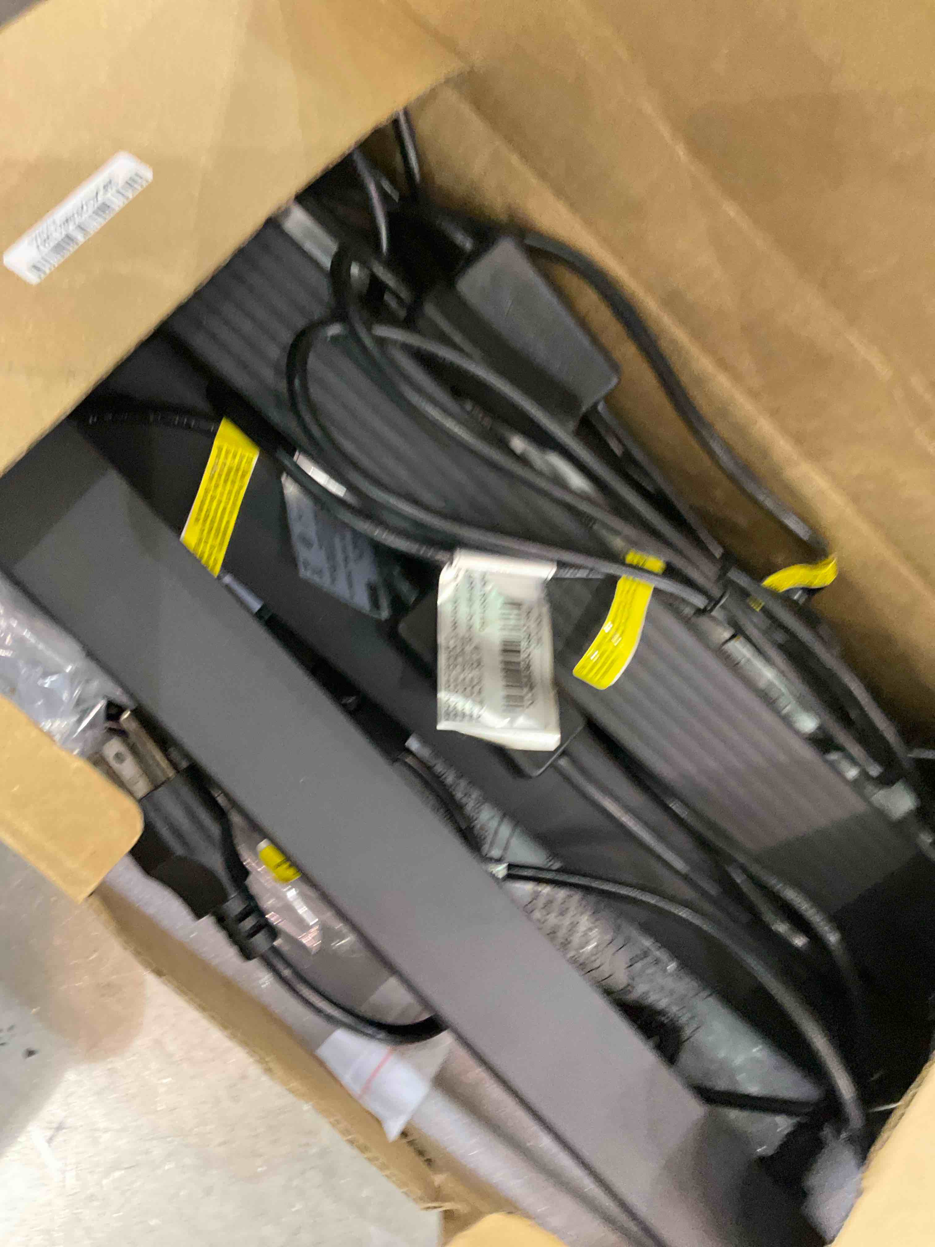 https://s3.amazonaws.com/lotting-images-prod/bidfta/EXS00618252_1699630985155.jpeg