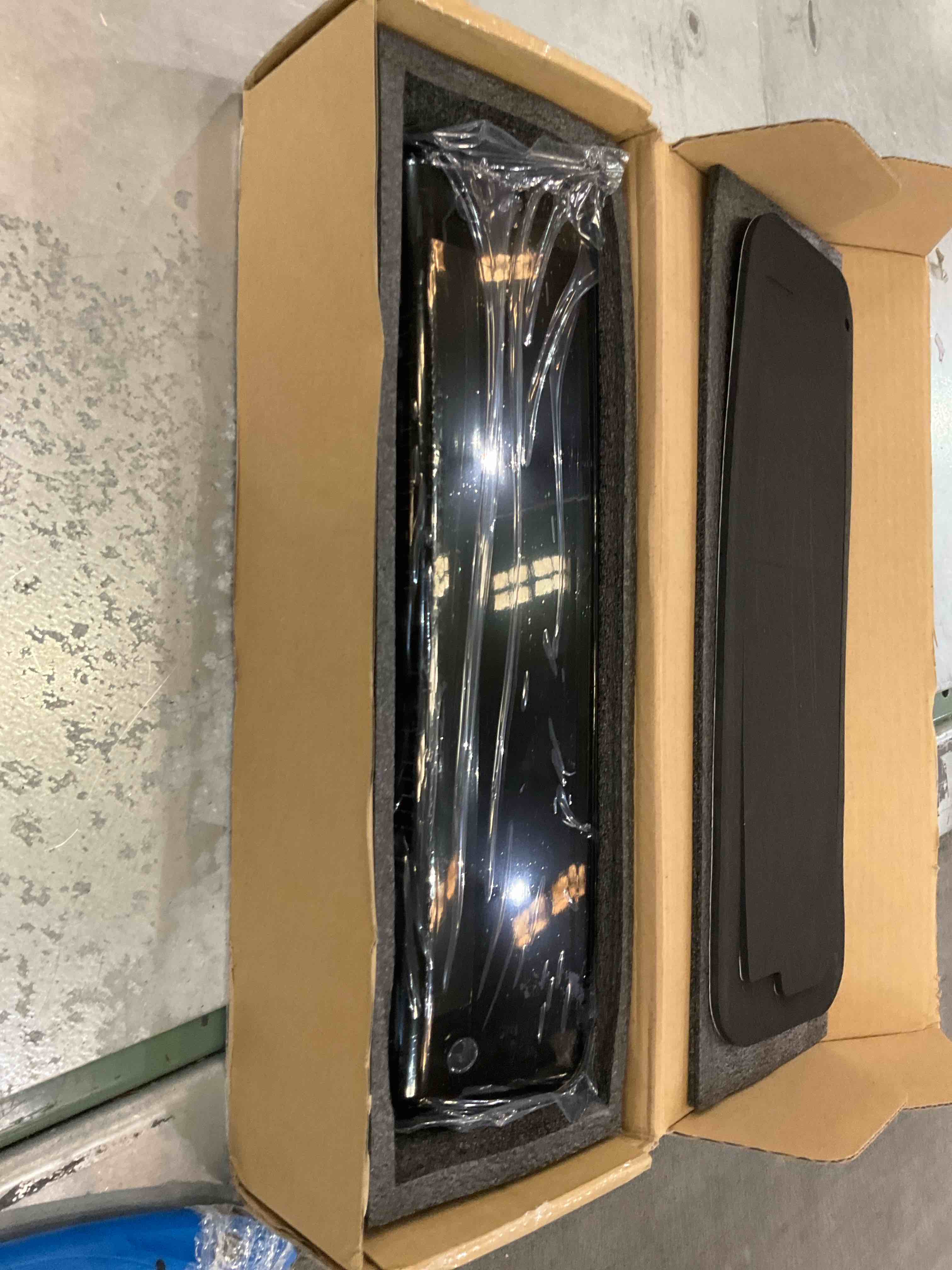 https://s3.amazonaws.com/lotting-images-prod/bidfta/EXS00618642_1699034068383.jpeg