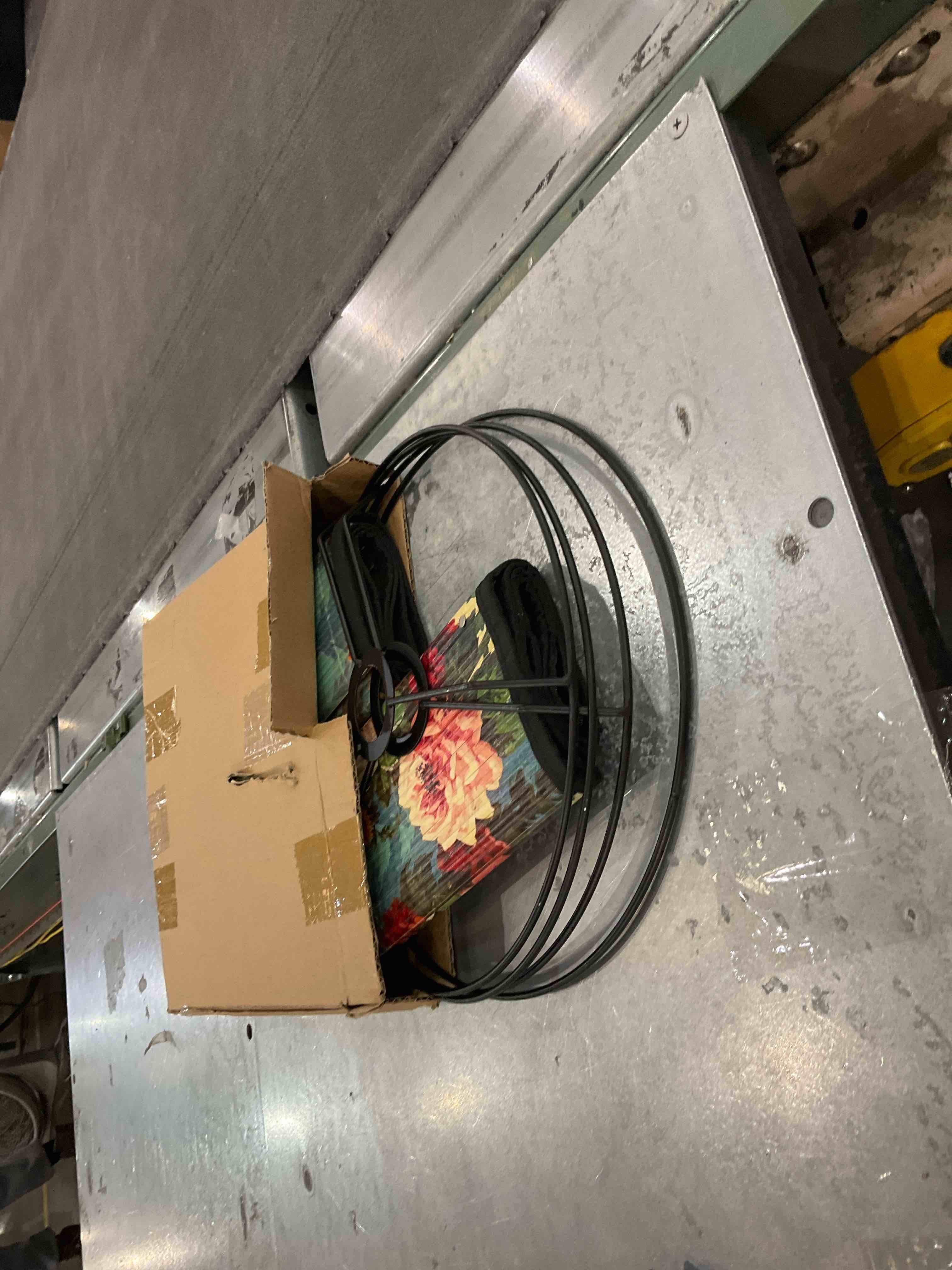 https://s3.amazonaws.com/lotting-images-prod/bidfta/EXS00618939_1699285416081.jpeg