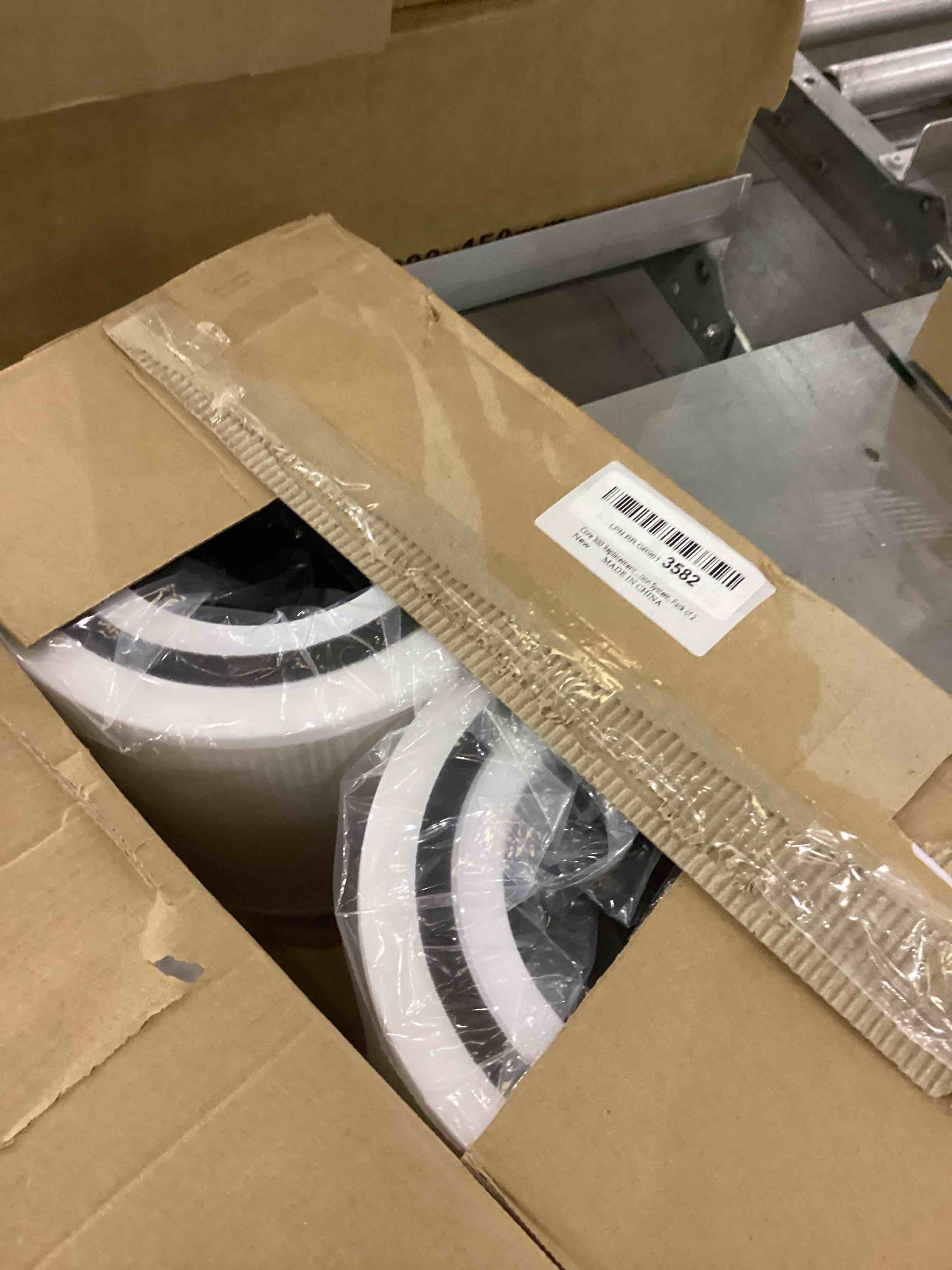 https://s3.amazonaws.com/lotting-images-prod/bidfta/EXS00619075_1697810378802.jpeg