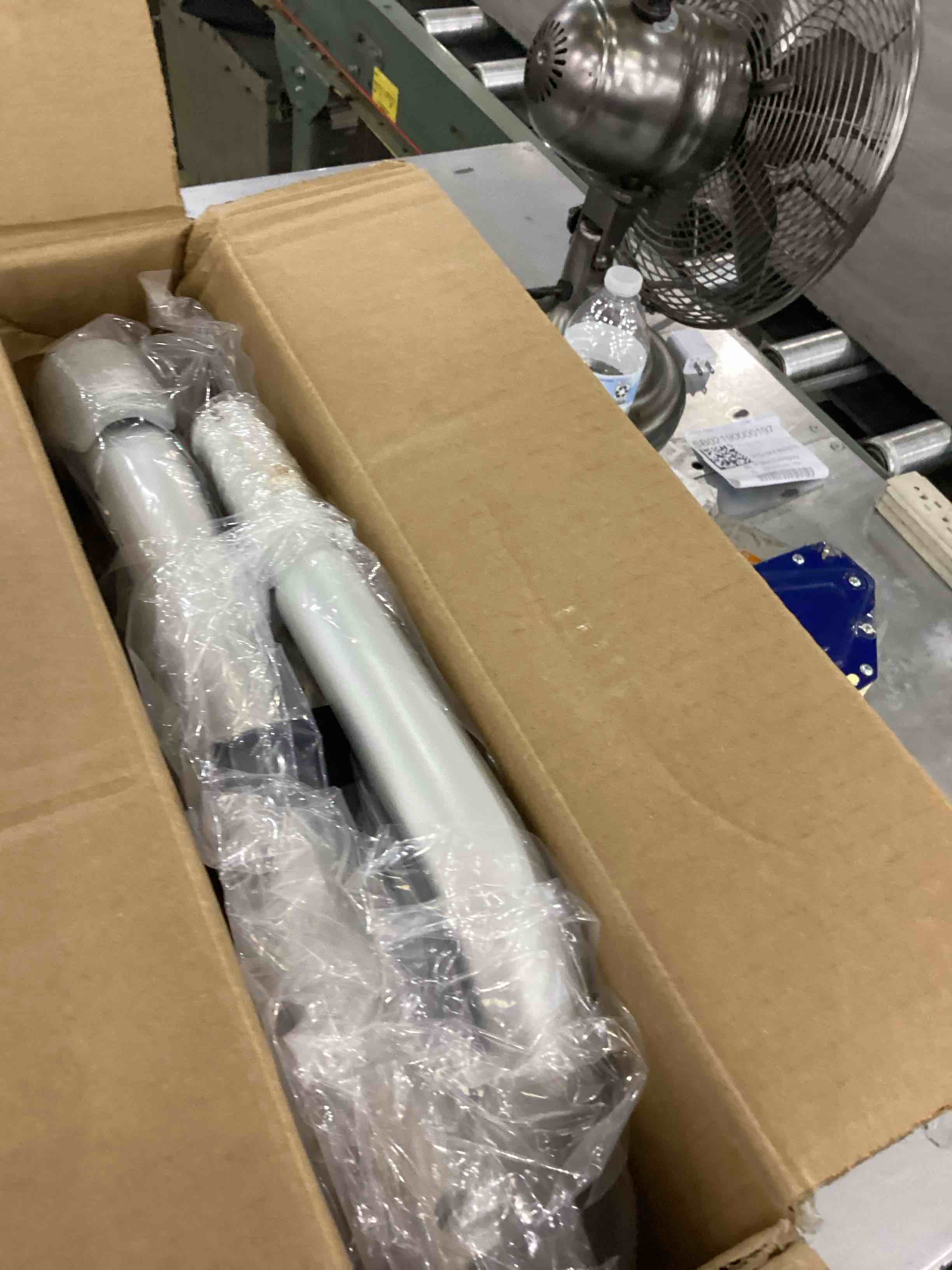 https://s3.amazonaws.com/lotting-images-prod/bidfta/EXS00619476_1698160560407.jpeg