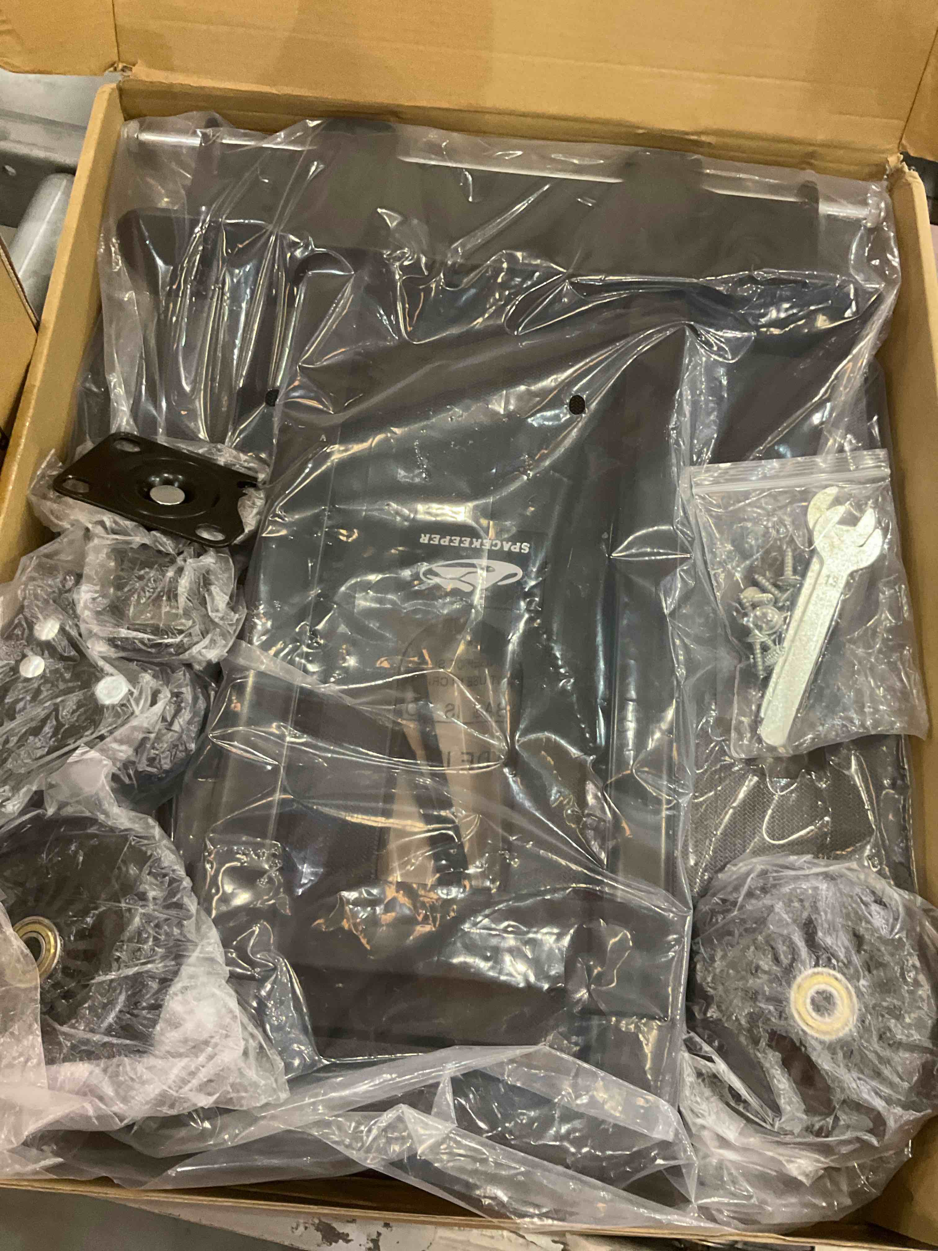 https://s3.amazonaws.com/lotting-images-prod/bidfta/EXS00619909_1698070255033.jpeg