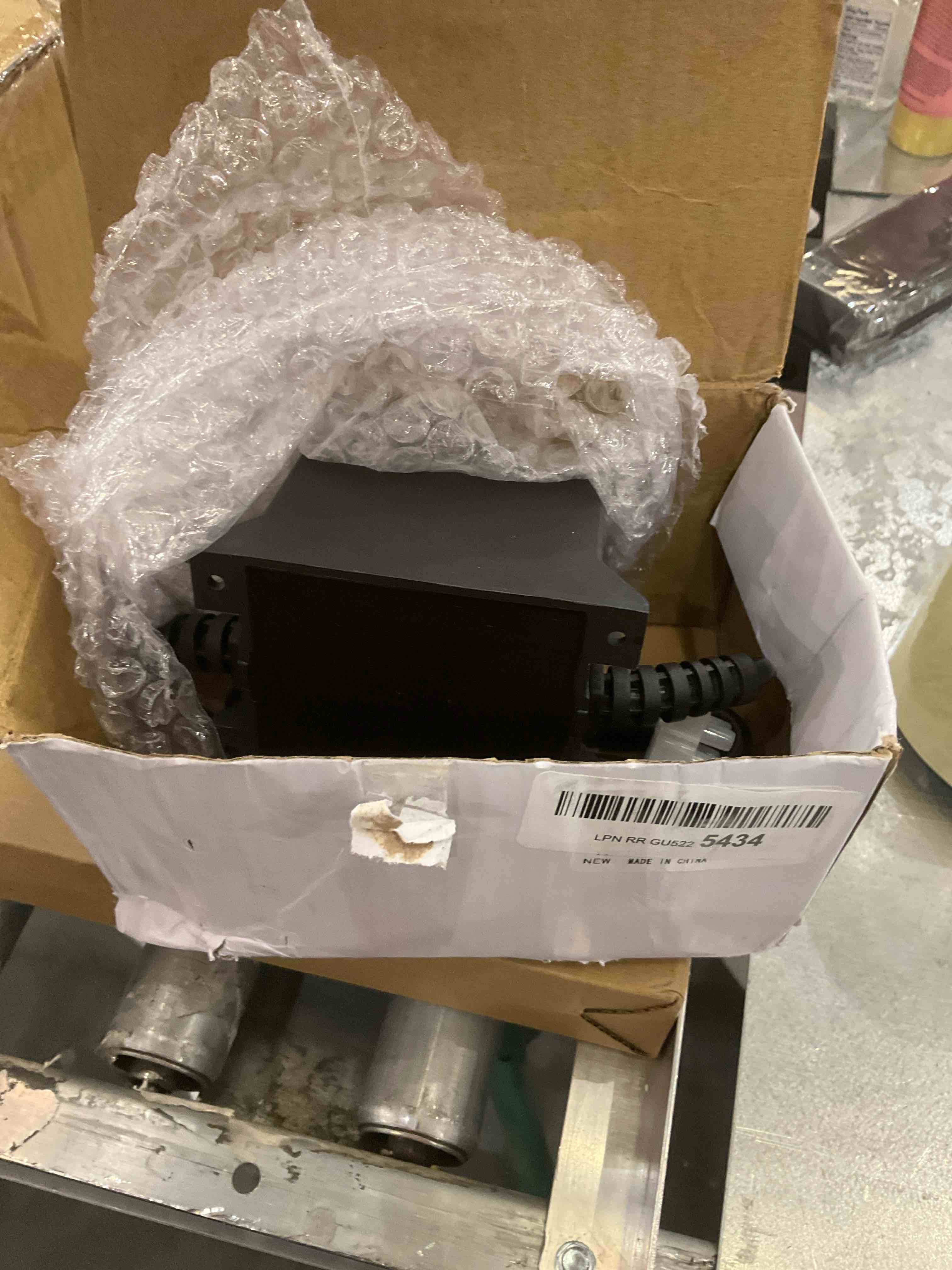 https://s3.amazonaws.com/lotting-images-prod/bidfta/EXS00619923_1698072421593.jpeg