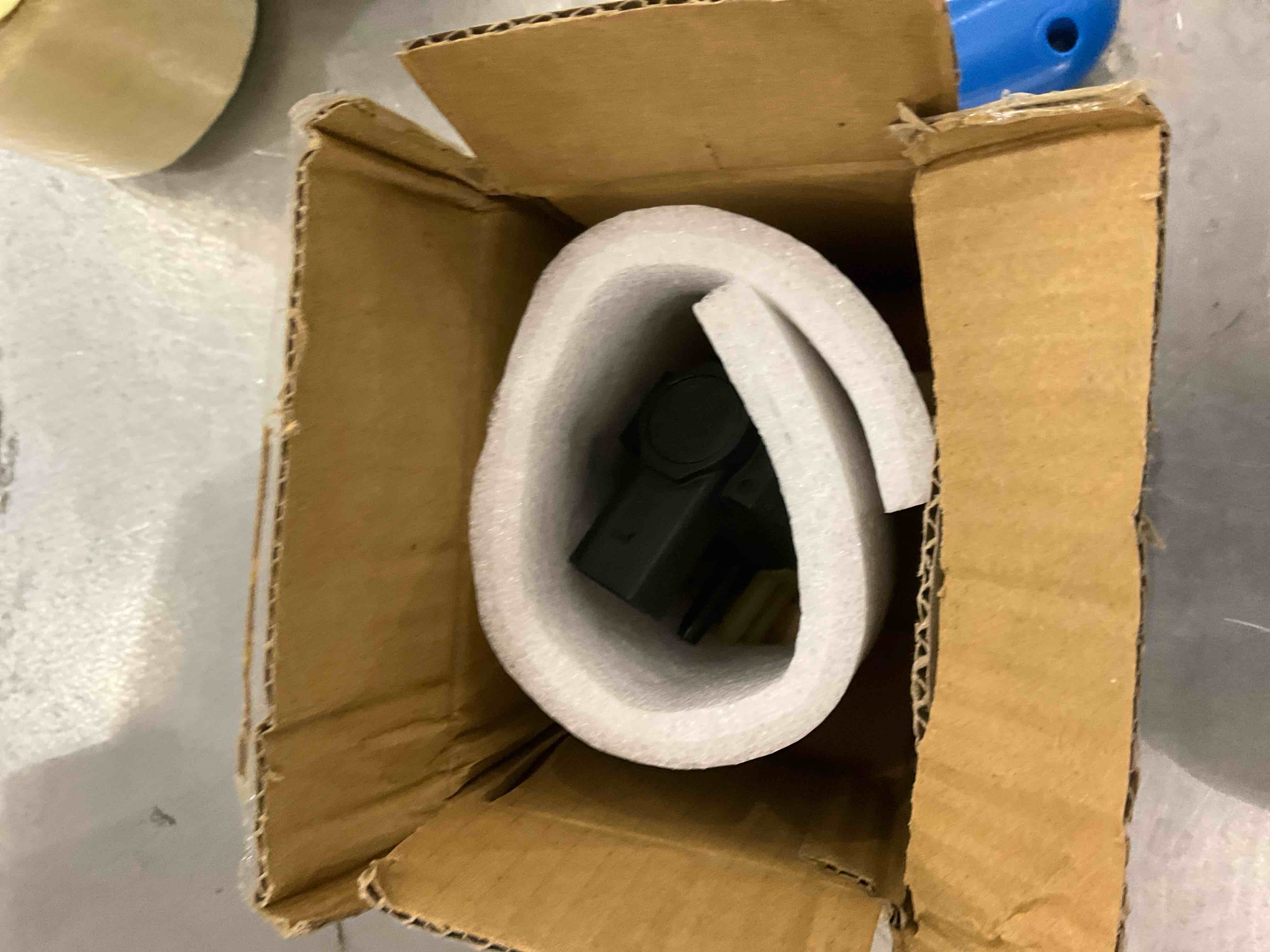 https://s3.amazonaws.com/lotting-images-prod/bidfta/EXS00620012_1695221327906.jpeg