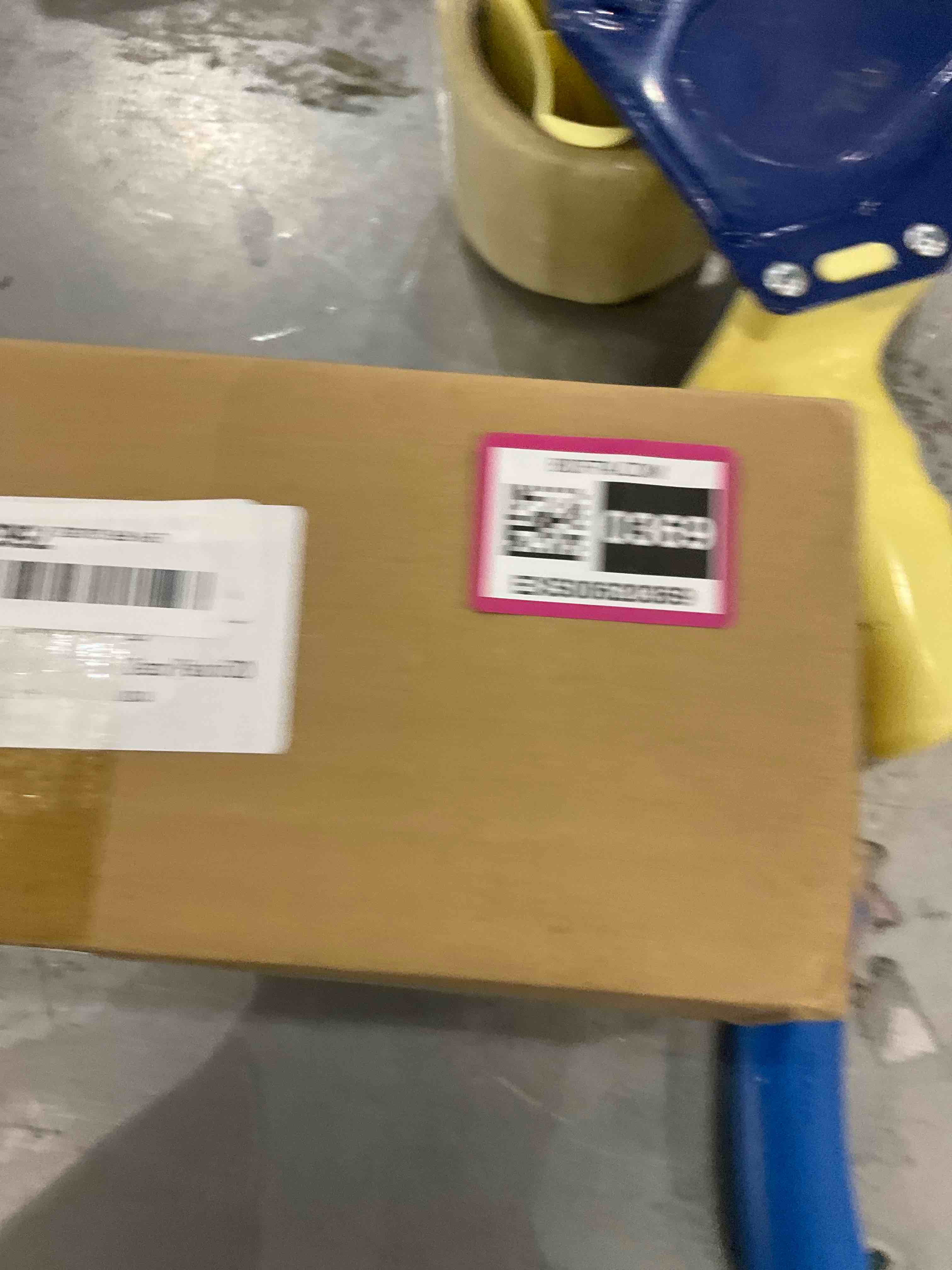 https://s3.amazonaws.com/lotting-images-prod/bidfta/EXS00620369_1695323762592.jpeg