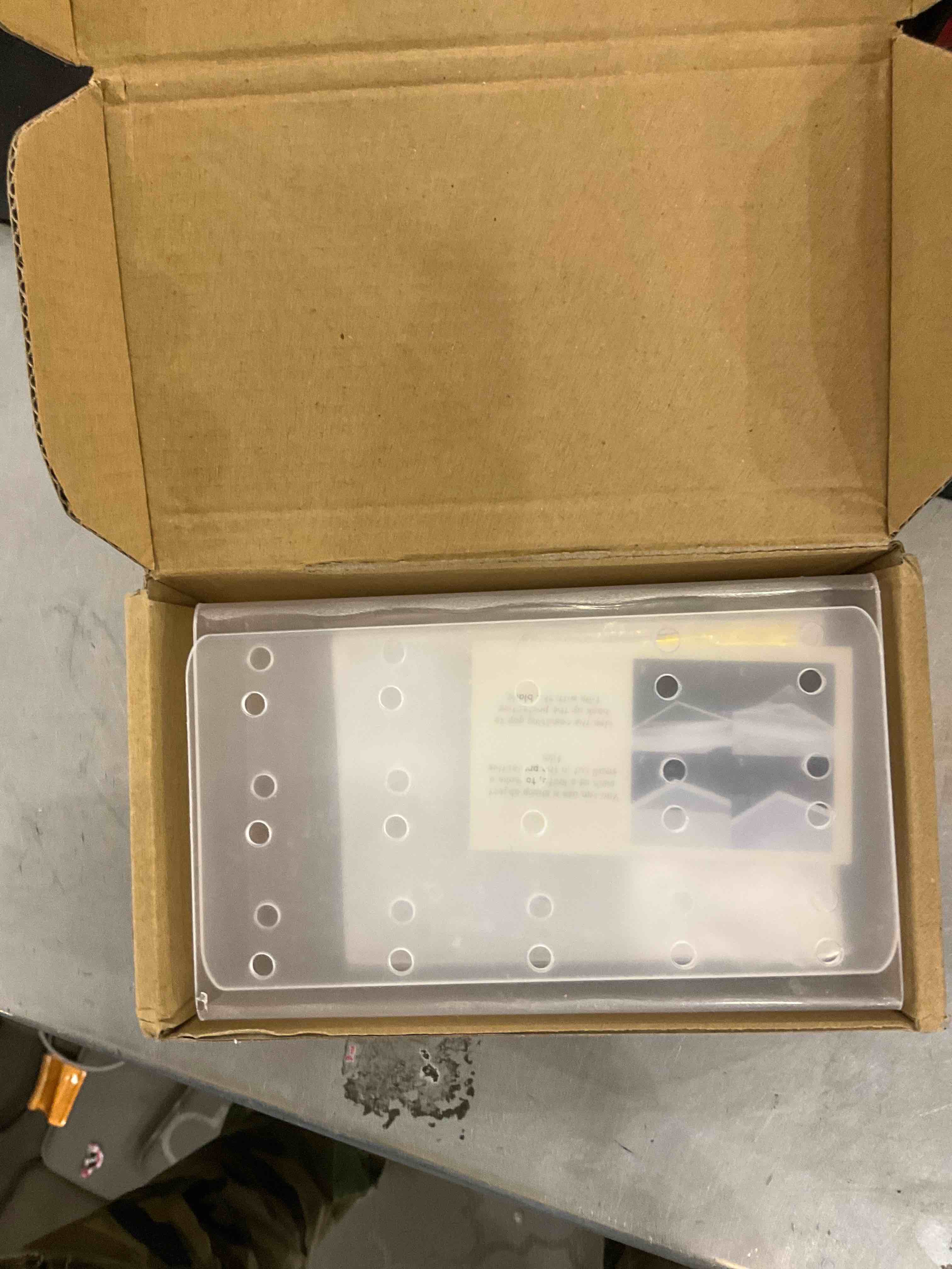 https://s3.amazonaws.com/lotting-images-prod/bidfta/EXS00620514_1695045778959.jpeg