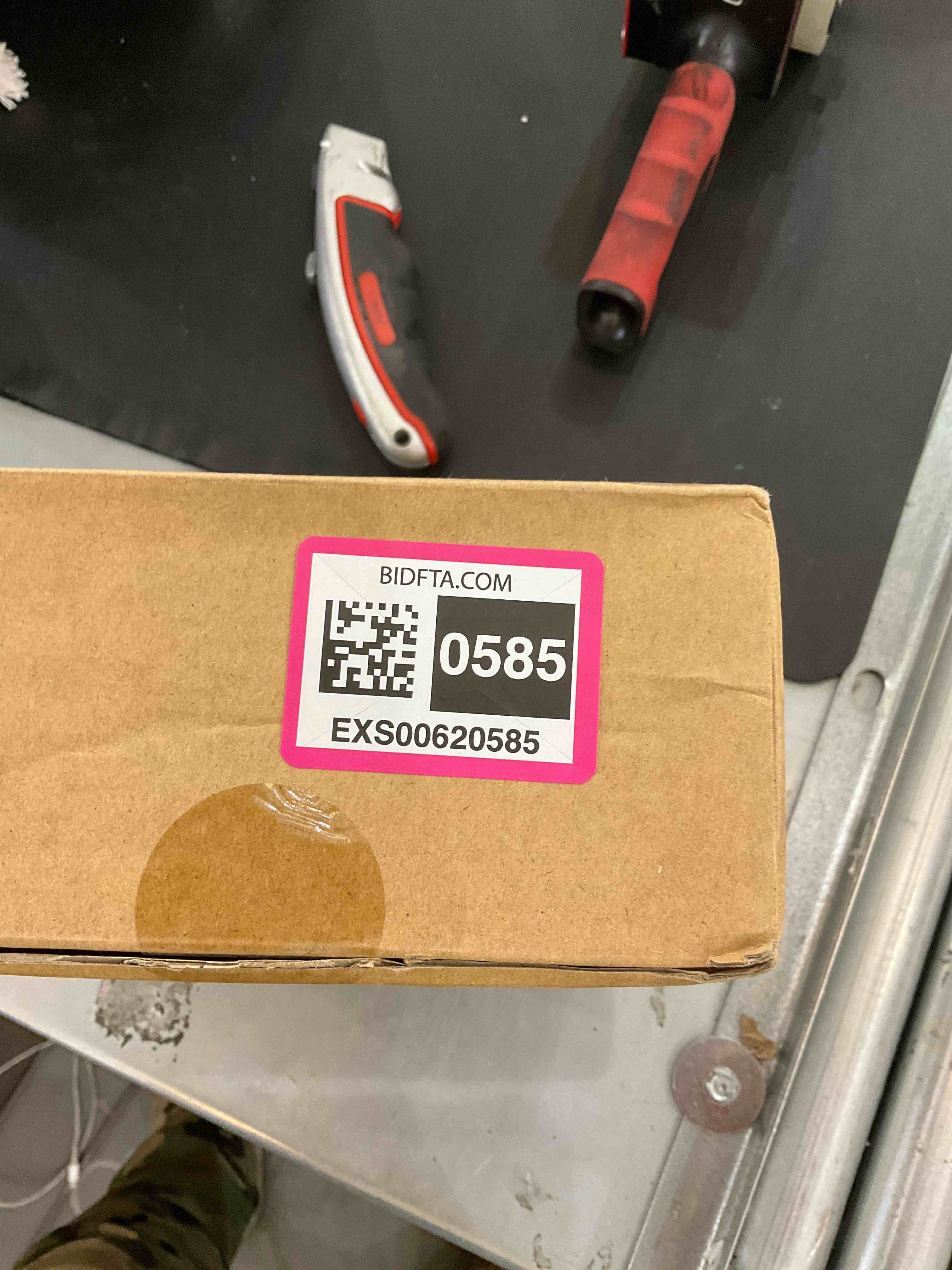 https://s3.amazonaws.com/lotting-images-prod/bidfta/EXS00620585_1695052267340.jpeg