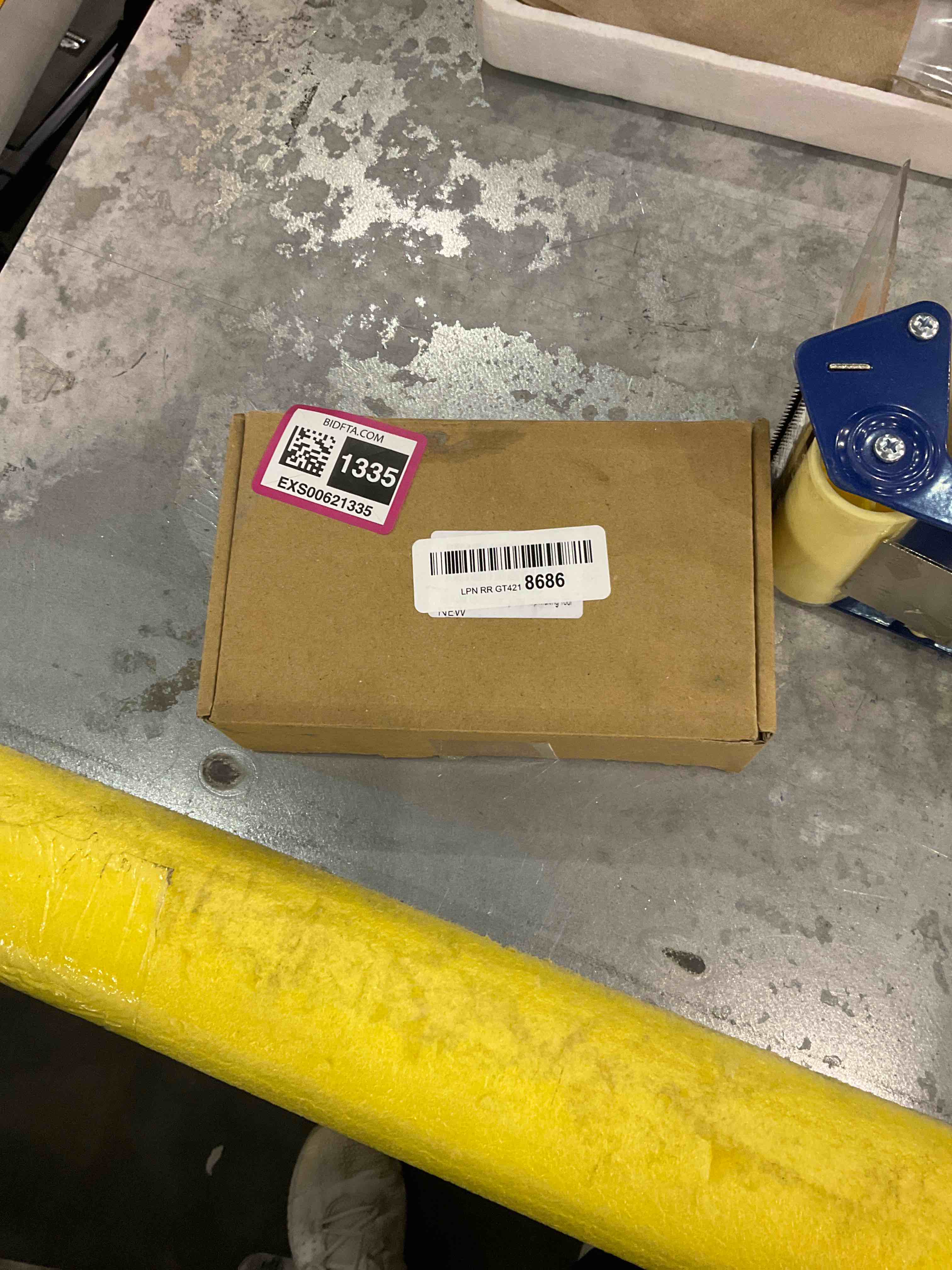 https://s3.amazonaws.com/lotting-images-prod/bidfta/EXS00621335_1695035693067.jpeg