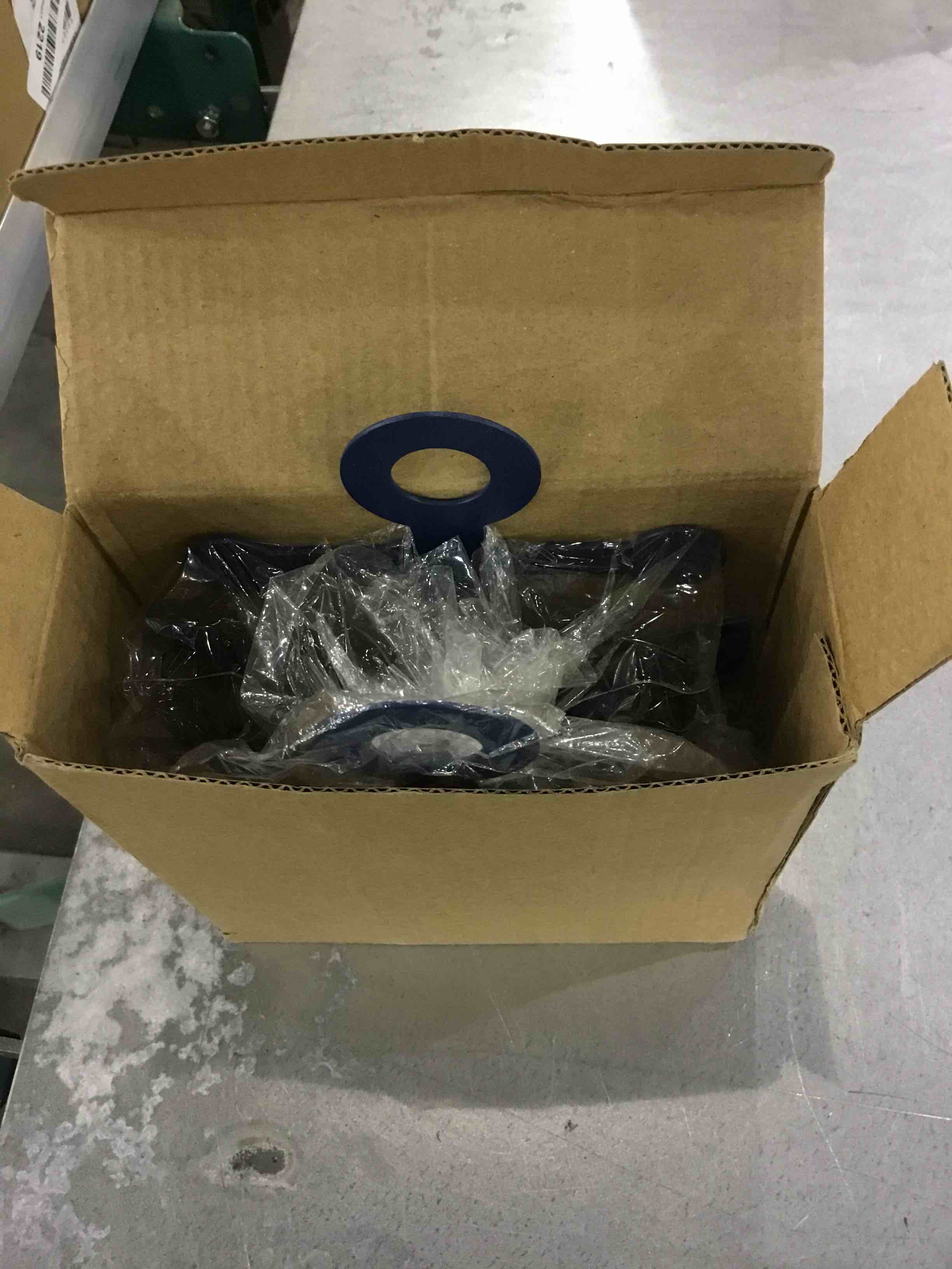 https://s3.amazonaws.com/lotting-images-prod/bidfta/EXS00621695_1696504678435.jpeg
