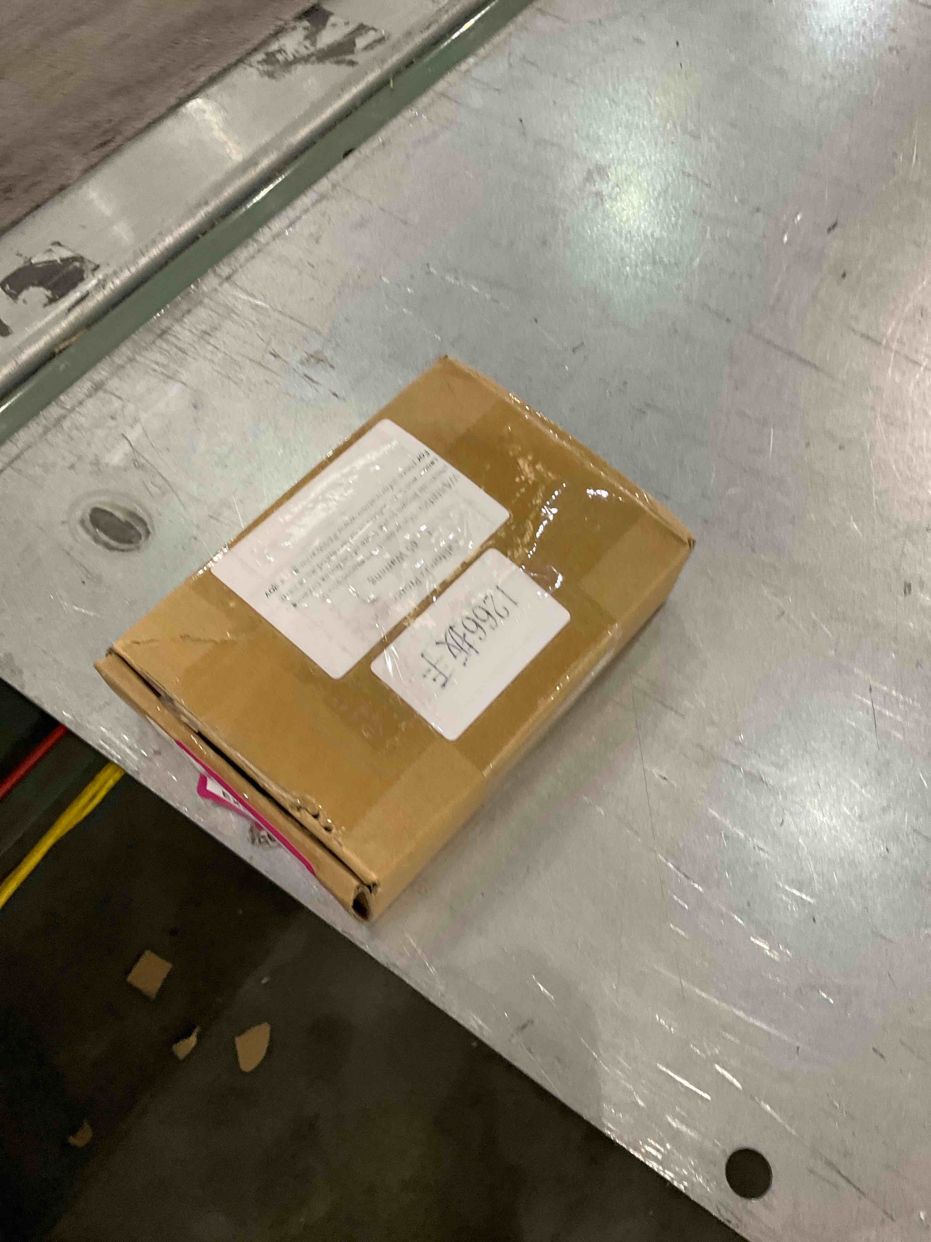 https://s3.amazonaws.com/lotting-images-prod/bidfta/EXS00621922_1696866385339.jpeg