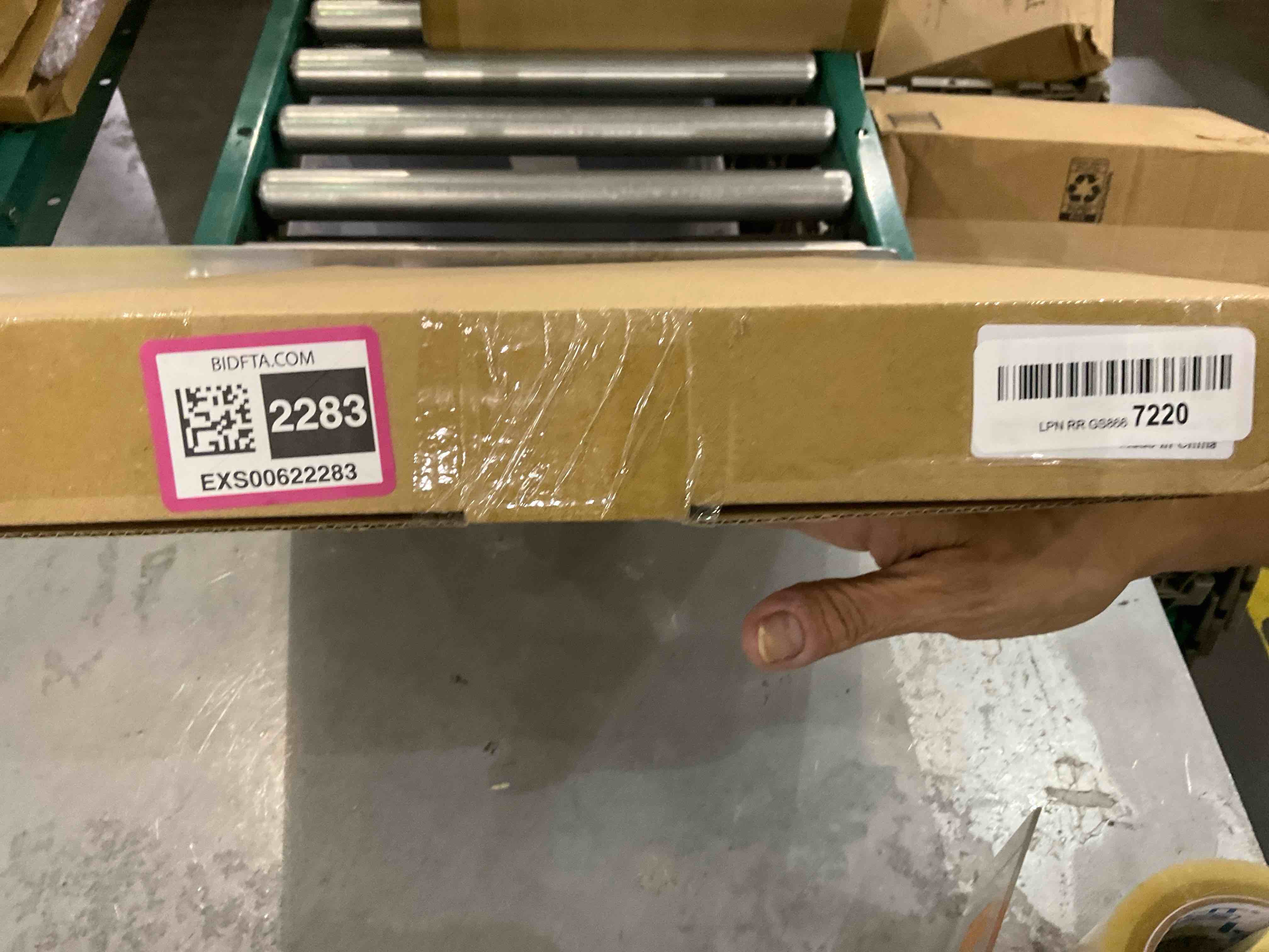 https://s3.amazonaws.com/lotting-images-prod/bidfta/EXS00622283_1695318853061.jpeg