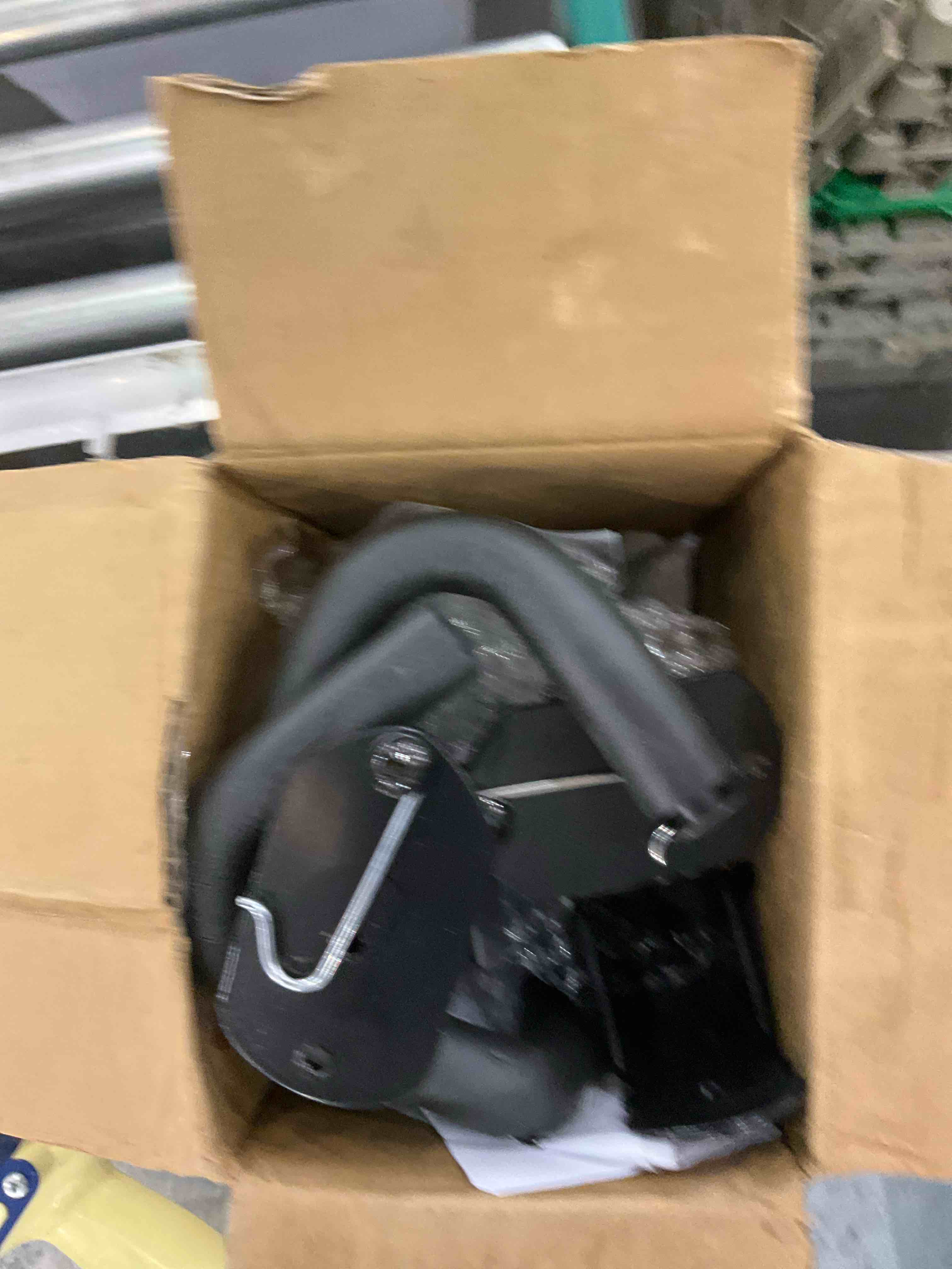 https://s3.amazonaws.com/lotting-images-prod/bidfta/EXS00622295_1695322919629.jpeg