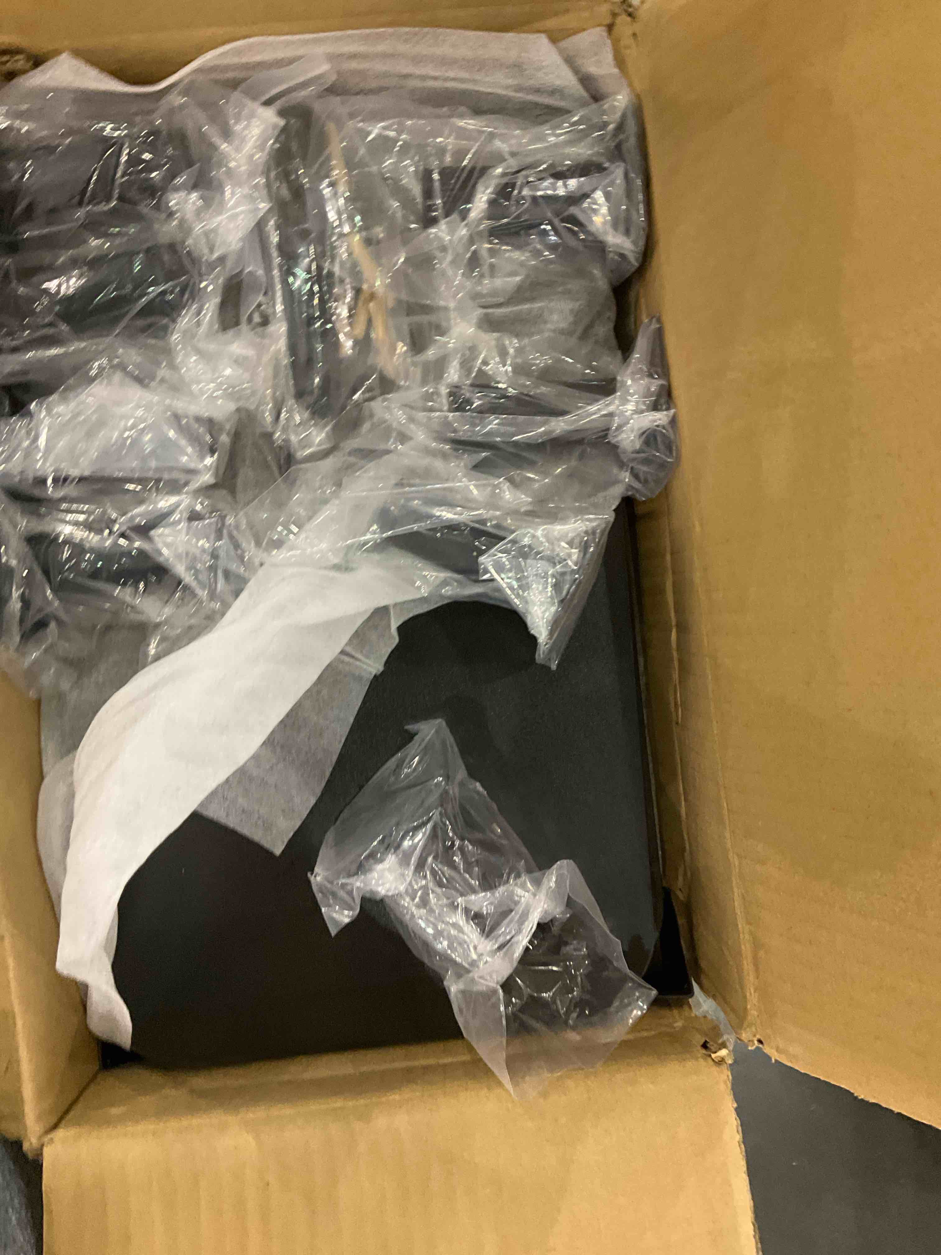 https://s3.amazonaws.com/lotting-images-prod/bidfta/EXS00622337_1695385468038.jpeg